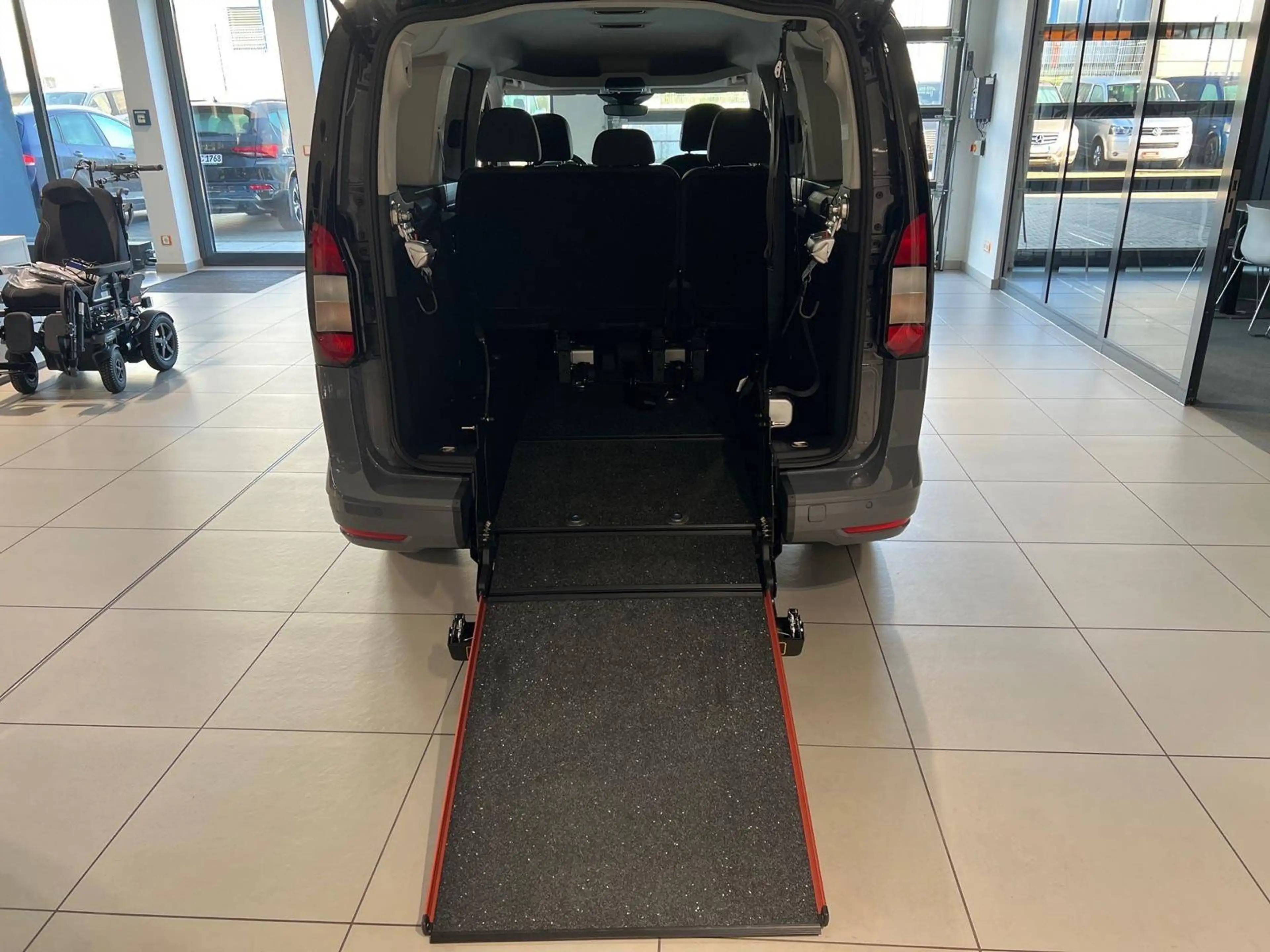 Ford Tourneo Connect Titanium — photo 7
