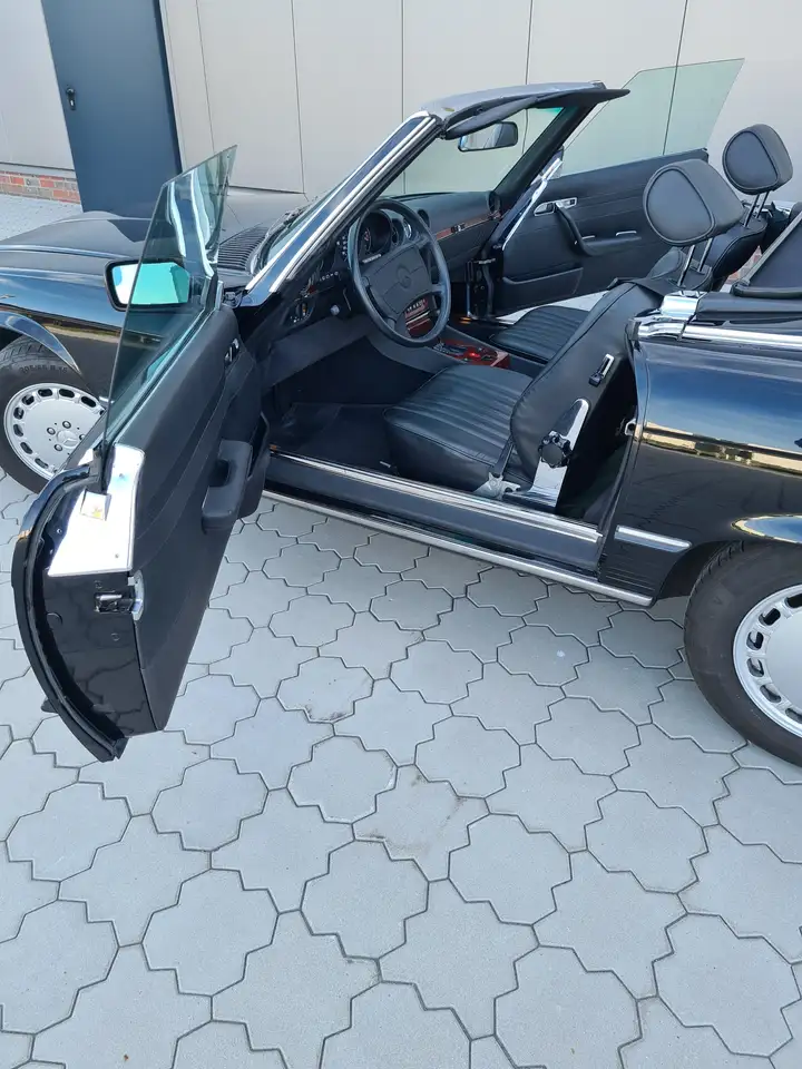 Mercedes-Benz SL 560 R107 Cabrio, foto 4