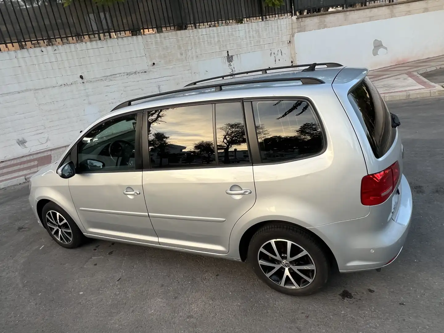 Volkswagen Touran 1.6TDI Advance 105 - 2