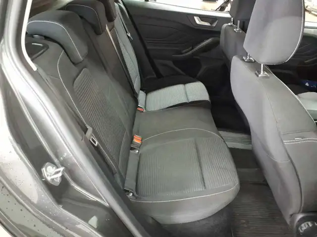 Ford Focus view 14
