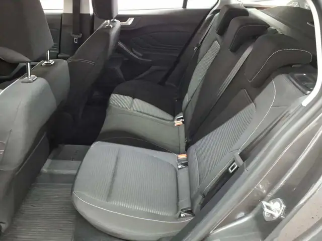 Ford Focus view 13