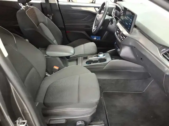 Ford Focus view 8