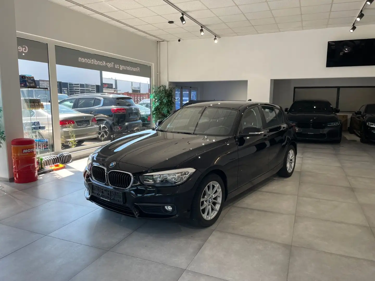 BMW 118 i Advantage Navi/Tempomat/Klimaanlage Noir - 2