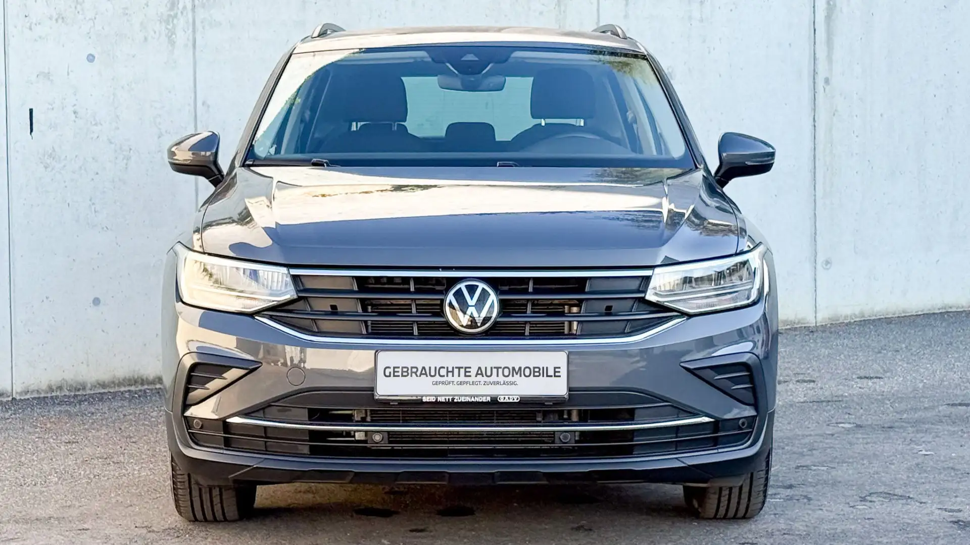 Volkswagen Tiguan 2,0 TDI Life LED AHK Navi Grau - 2