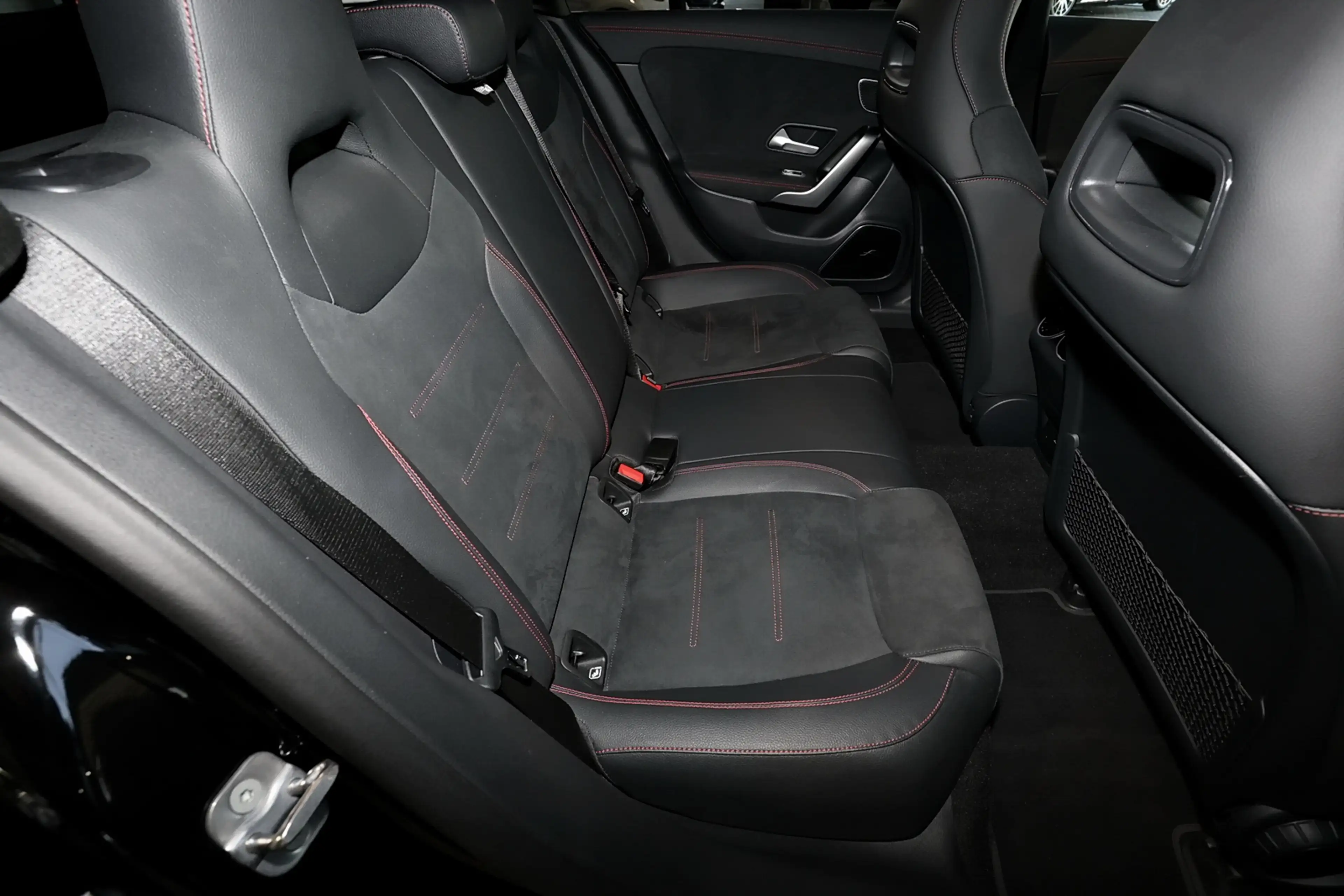 Mercedes-Benz CLA 200 AMG AHK+HIFI+KEYLESS+18" — photo 7