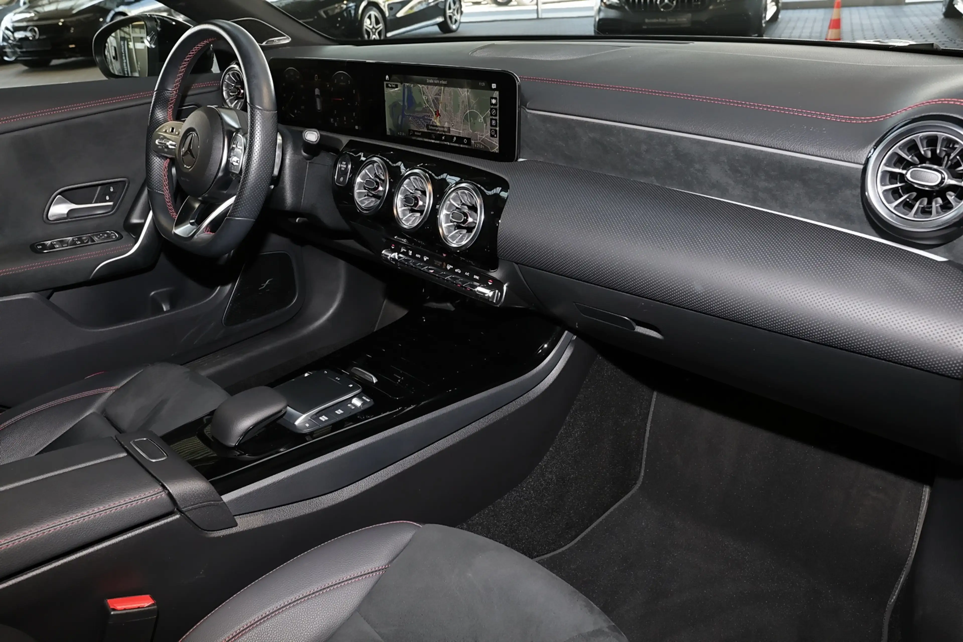 Mercedes-Benz CLA 200 AMG AHK+HIFI+KEYLESS+18" — photo 8