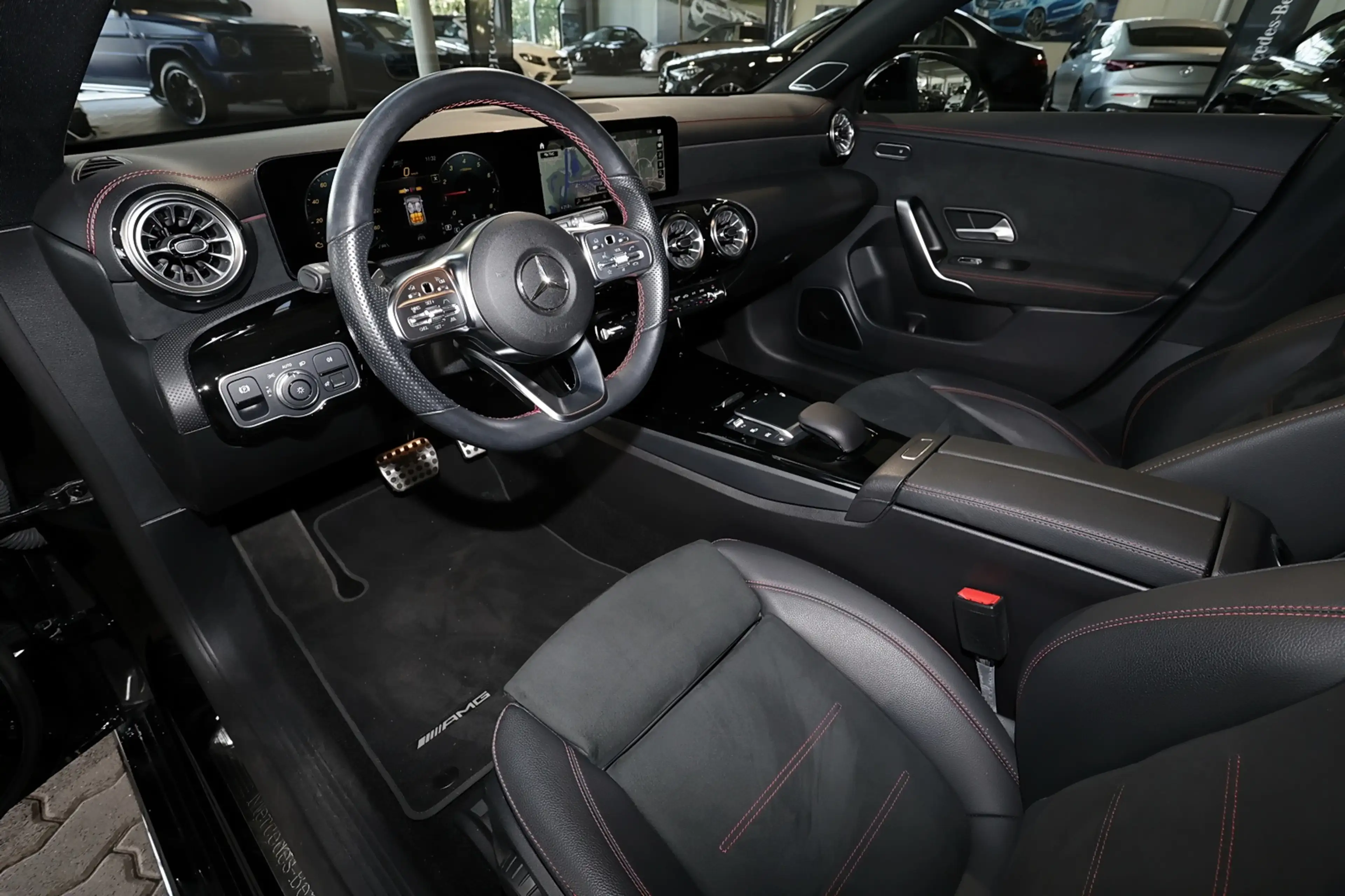 Mercedes-Benz CLA 200 AMG AHK+HIFI+KEYLESS+18" — photo 9