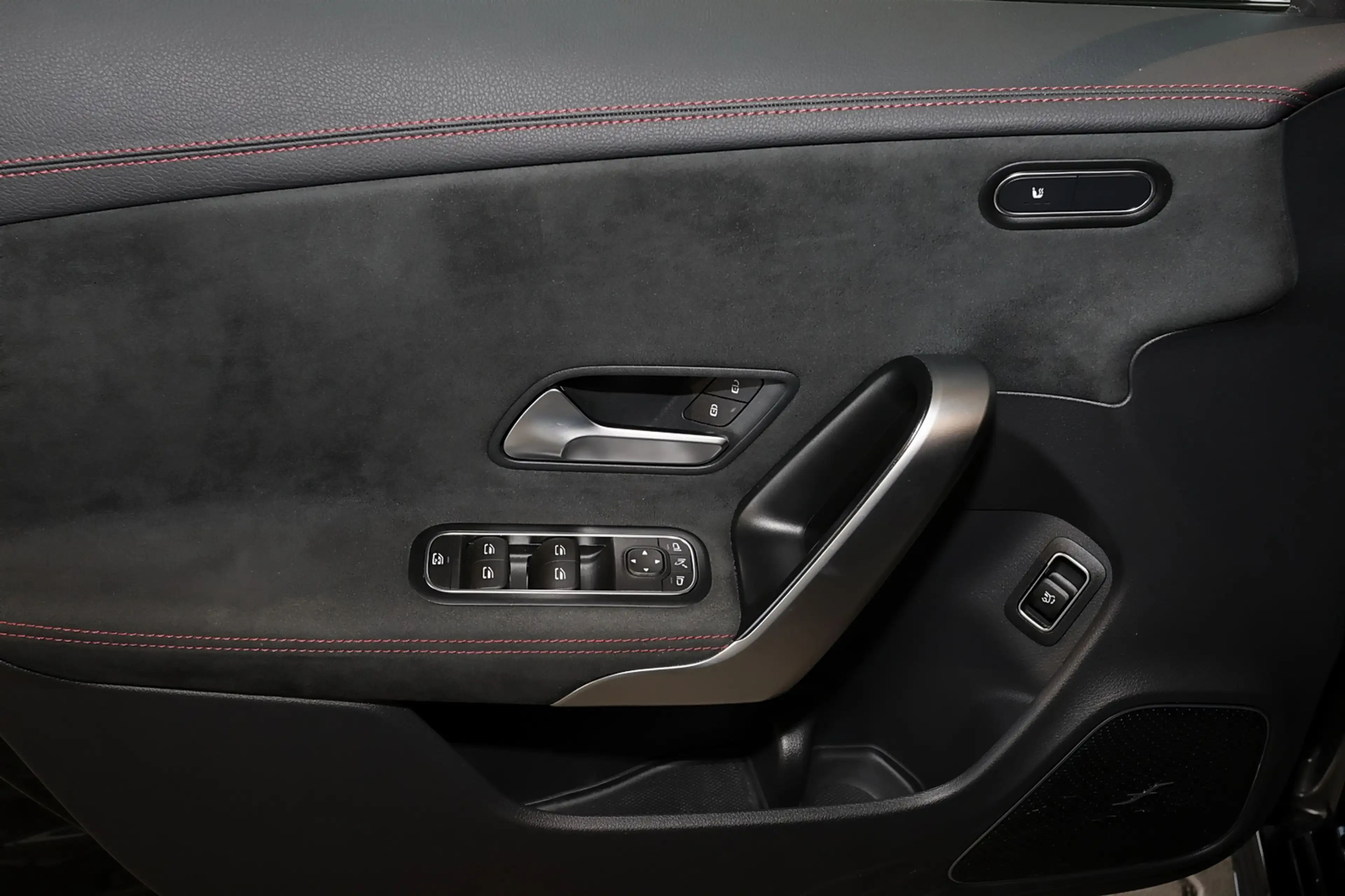 Mercedes-Benz CLA 200 AMG AHK+HIFI+KEYLESS+18" — photo 12