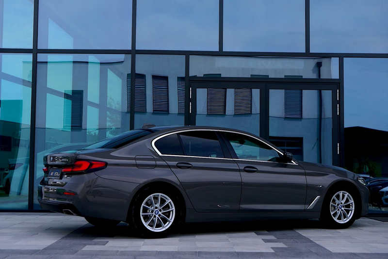 BMW 520 e PHEV Aut. *Live Cockpit & Driving Assistent* — photo 5