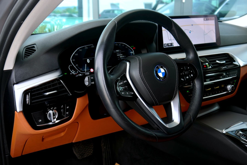 BMW 520 e PHEV Aut. *Live Cockpit & Driving Assistent* — photo 10