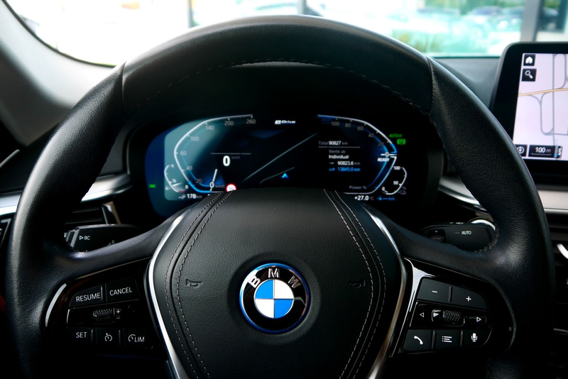 BMW 520 e PHEV Aut. *Live Cockpit & Driving Assistent* — photo 13