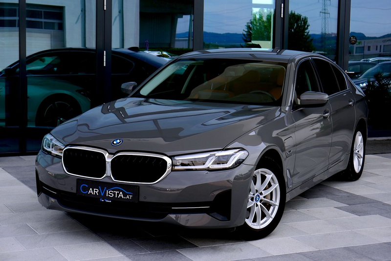 BMW 520 e PHEV Aut. *Live Cockpit & Driving Assistent* — photo 2