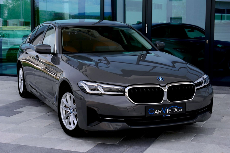 BMW 520 e PHEV Aut. *Live Cockpit & Driving Assistent* — photo 3