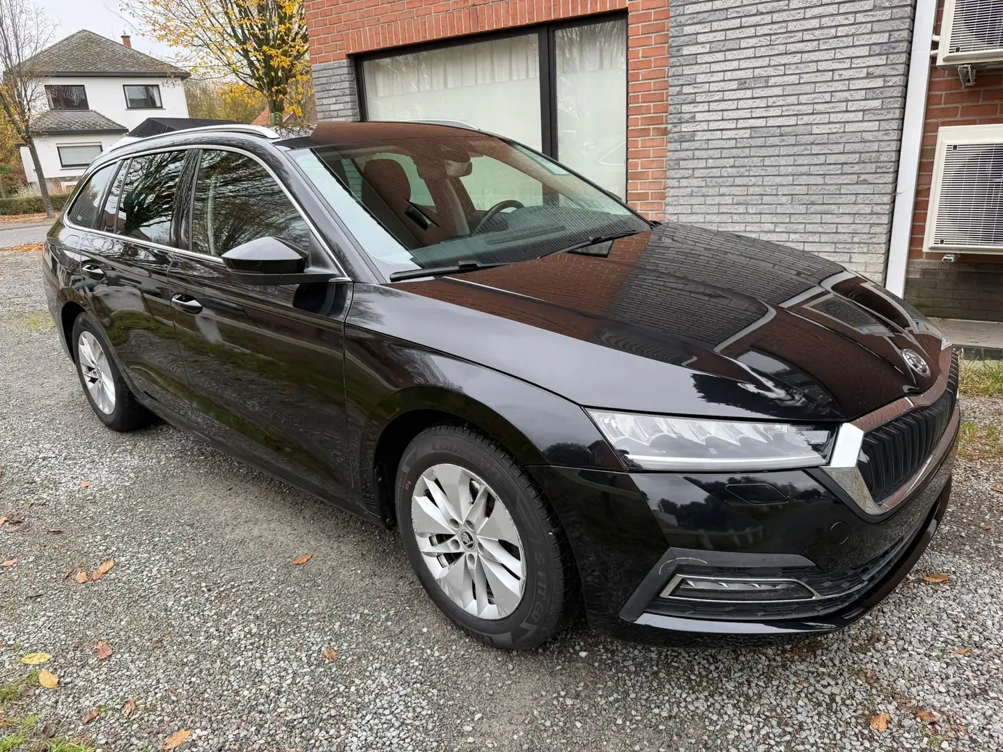 Skoda Octavia Octavia SW 2.0TDiSCRAmbitionDSG GARANTIE 1 AN/JAAR Schwarz - 2