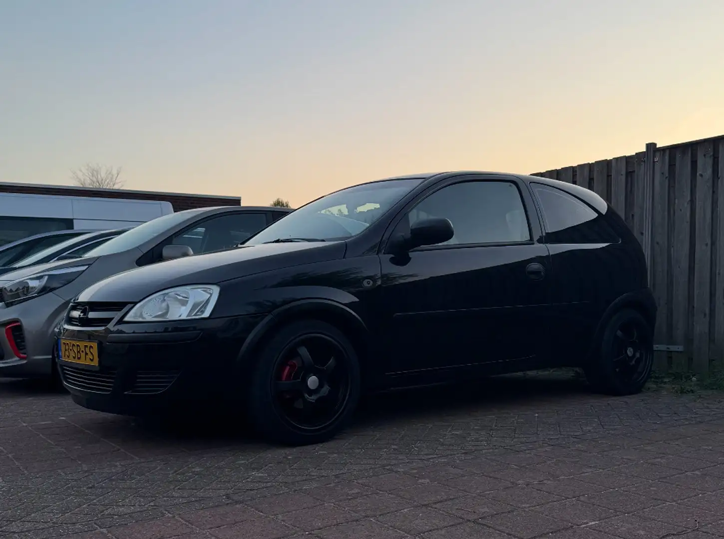 Opel Corsa 1.2-16V Essentia Zwart - 1