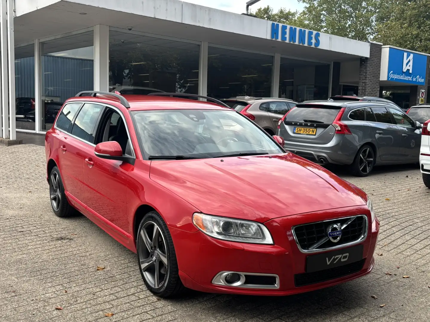 Volvo V70 2.0 T5 213pk 5! Cilinder Xenon Rosso - 1