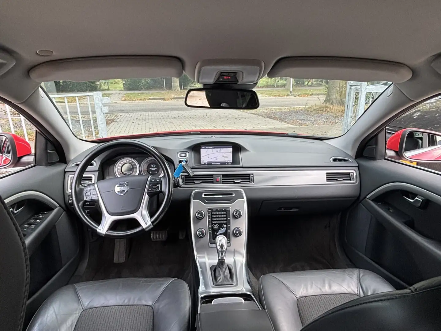 Volvo V70 2.0 T5 213pk 5! Cilinder Xenon Rosso - 2