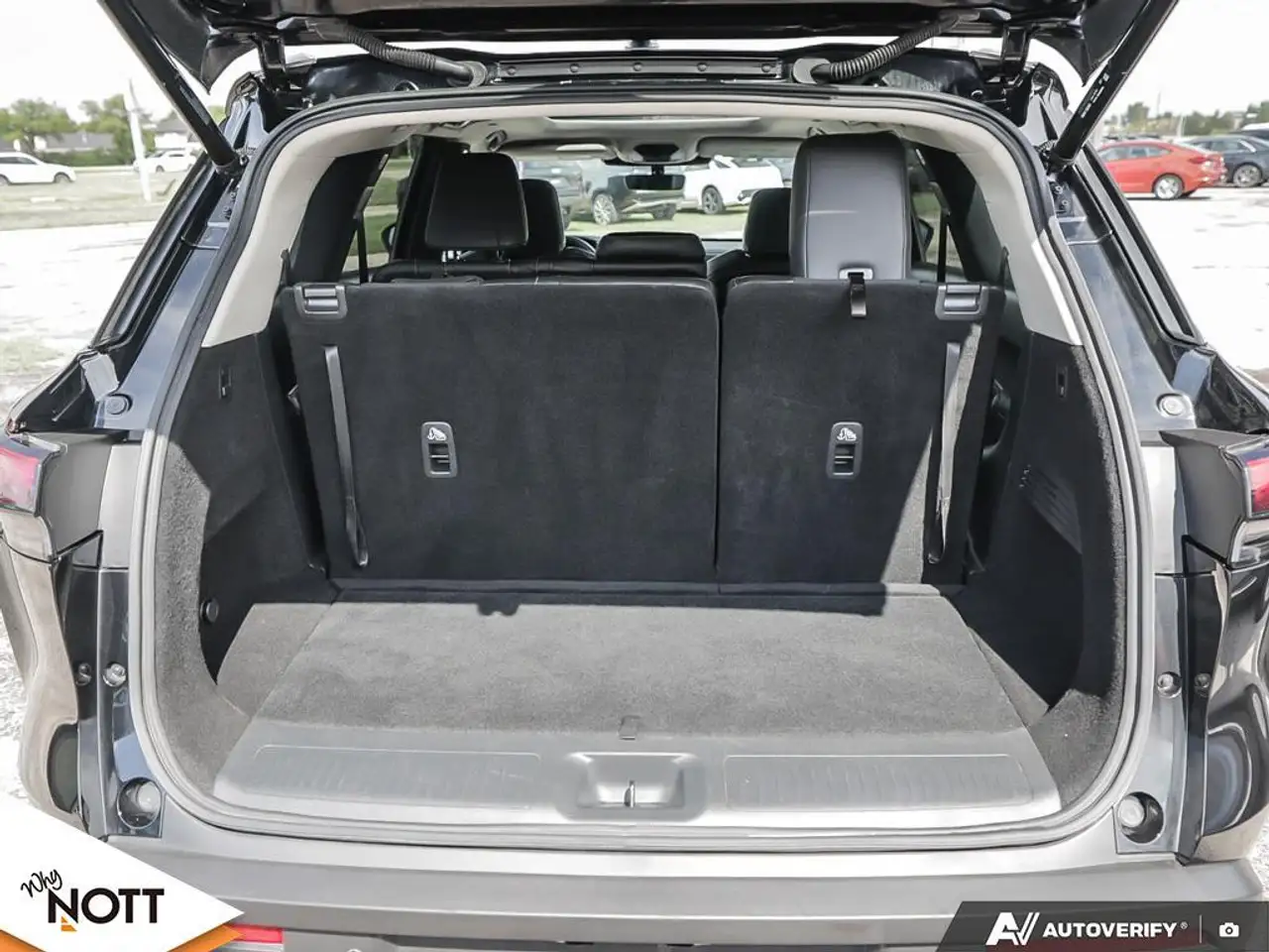 Infiniti QX60 снимка Infiniti QX60