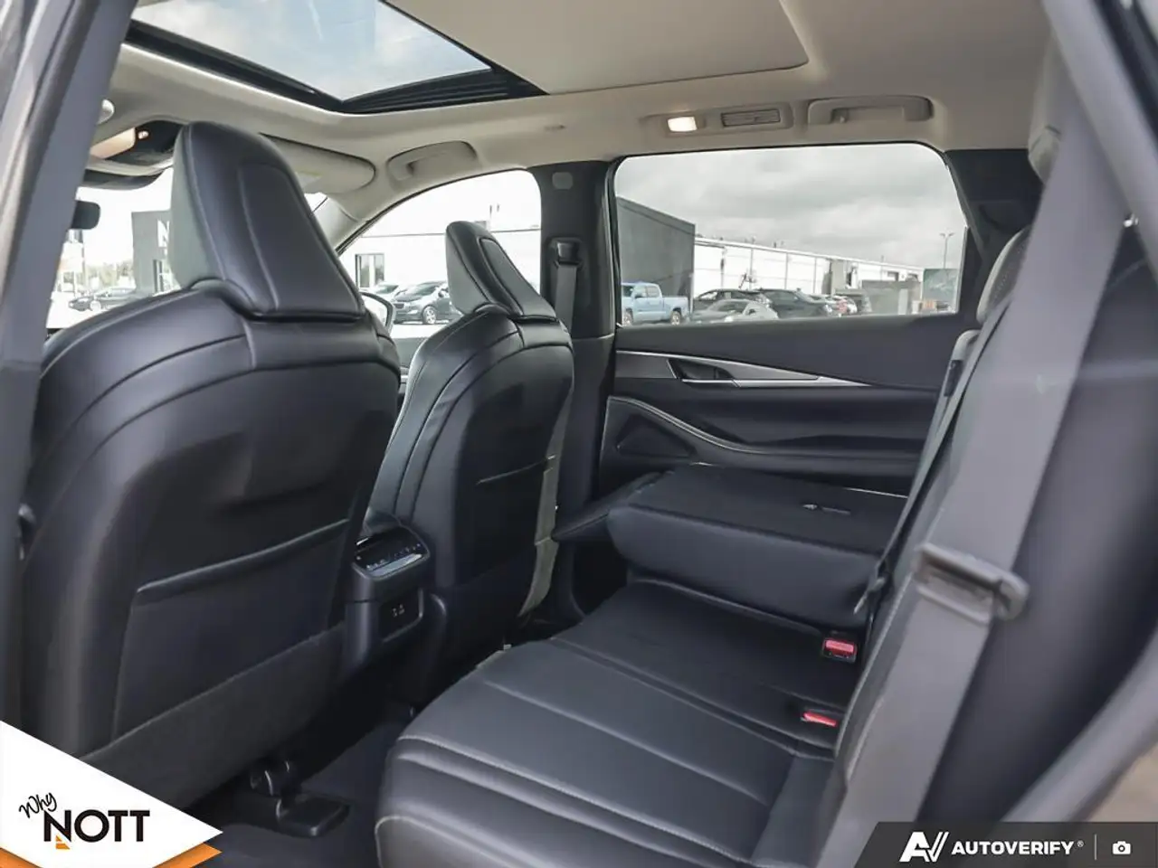 Infiniti QX60 снимка Infiniti QX60