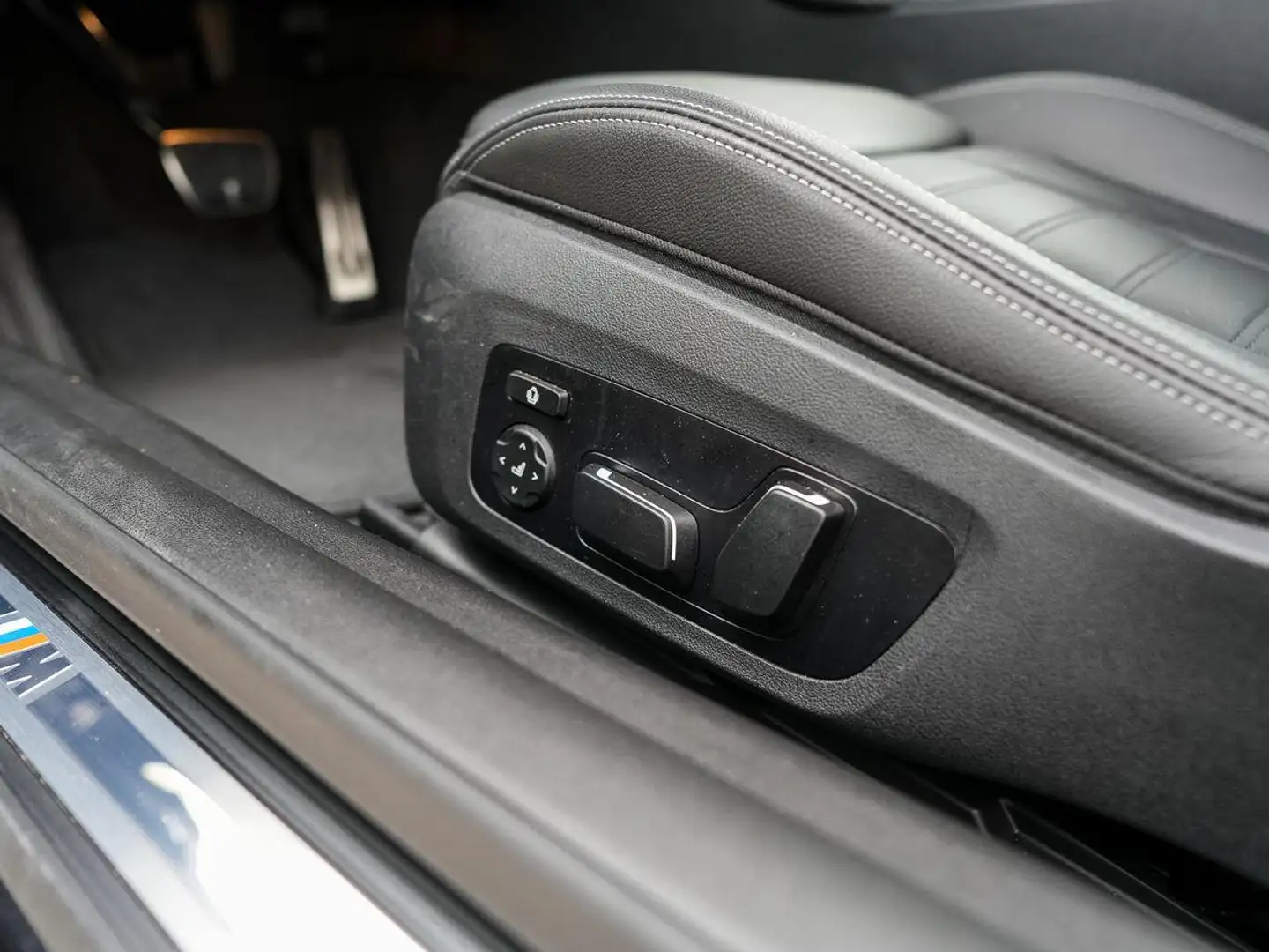 BMW 420 i Cabrio M-Sport ACC KoZg L-Heizung Nackenw Grau - 2