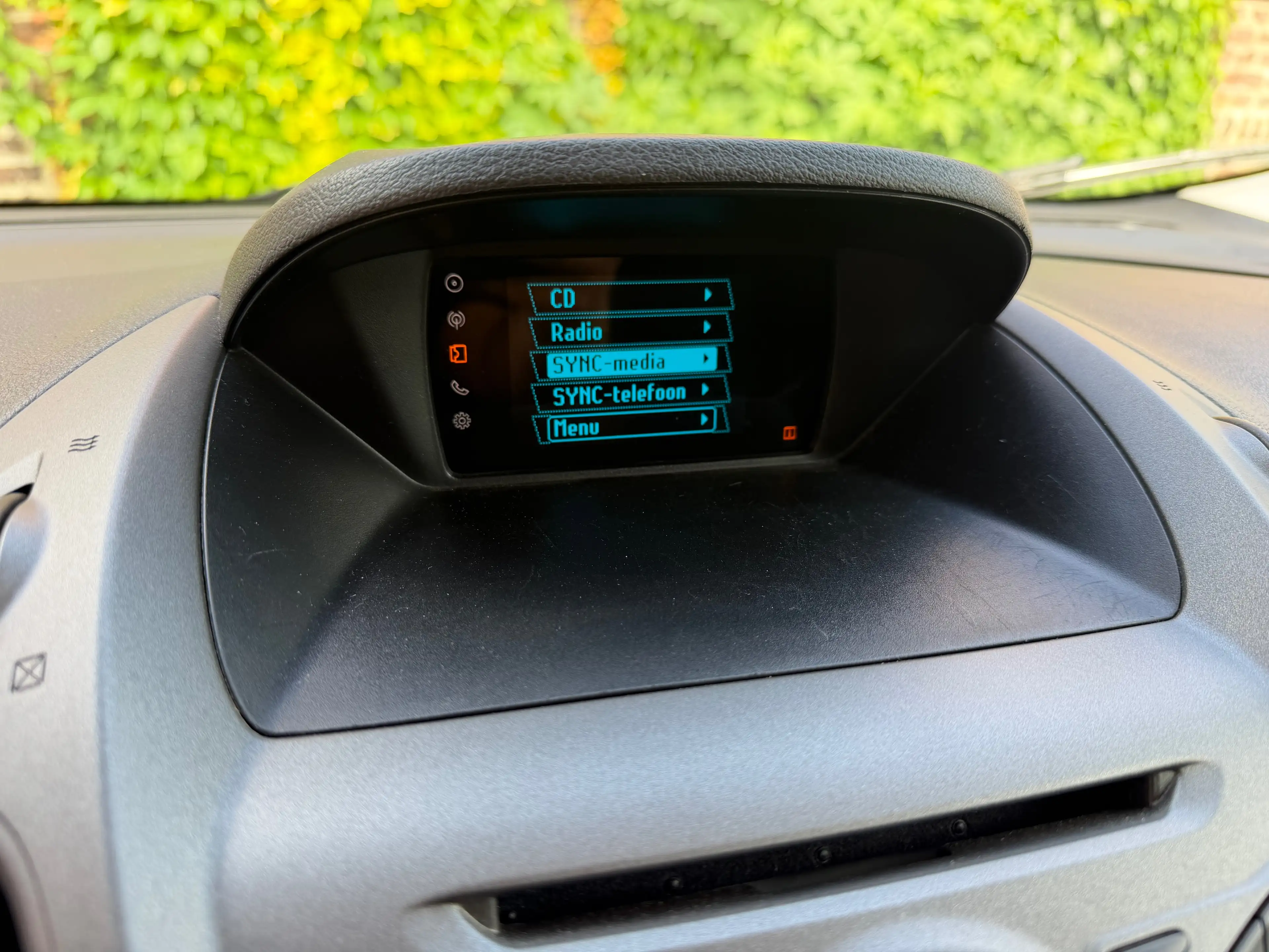 Ford Transit Courier Utilitaire 1.5 TDCi Faible Km Euro 6B Garantie 12 Mois — photo 10