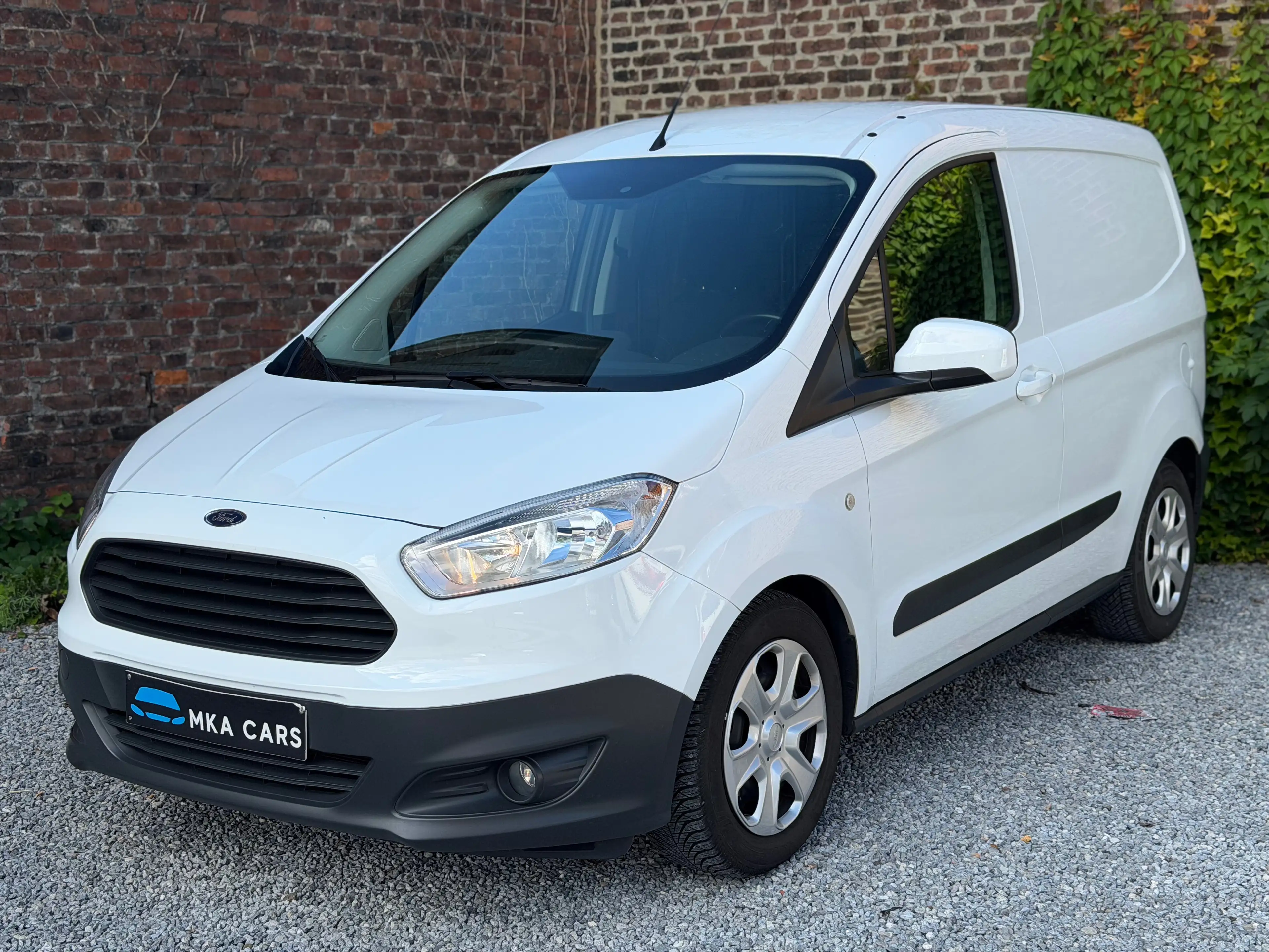 Ford Transit Courier Utilitaire 1.5 TDCi Faible Km Euro 6B Garantie 12 Mois — photo 2