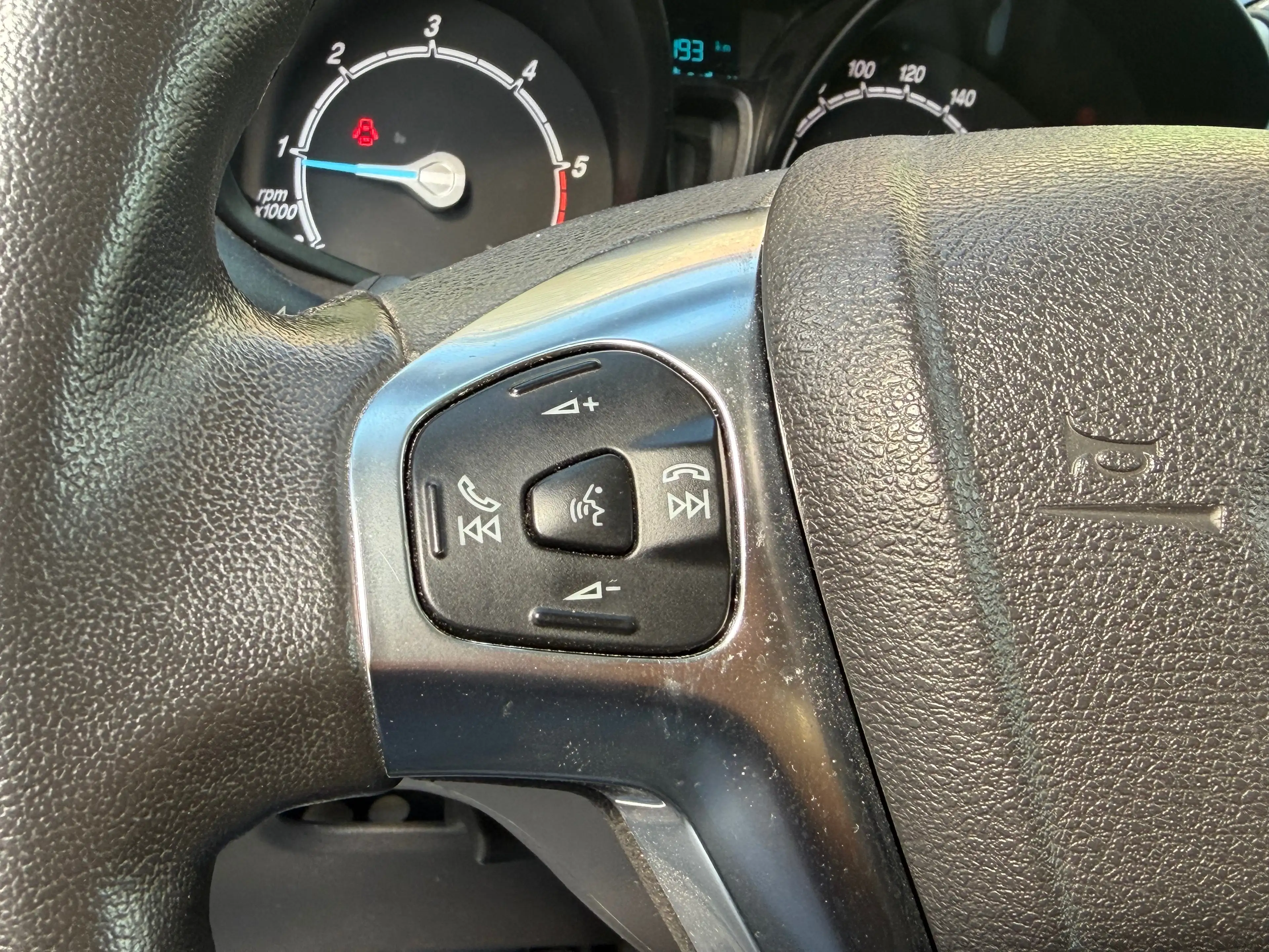 Ford Transit Courier Utilitaire 1.5 TDCi Faible Km Euro 6B Garantie 12 Mois — photo 8