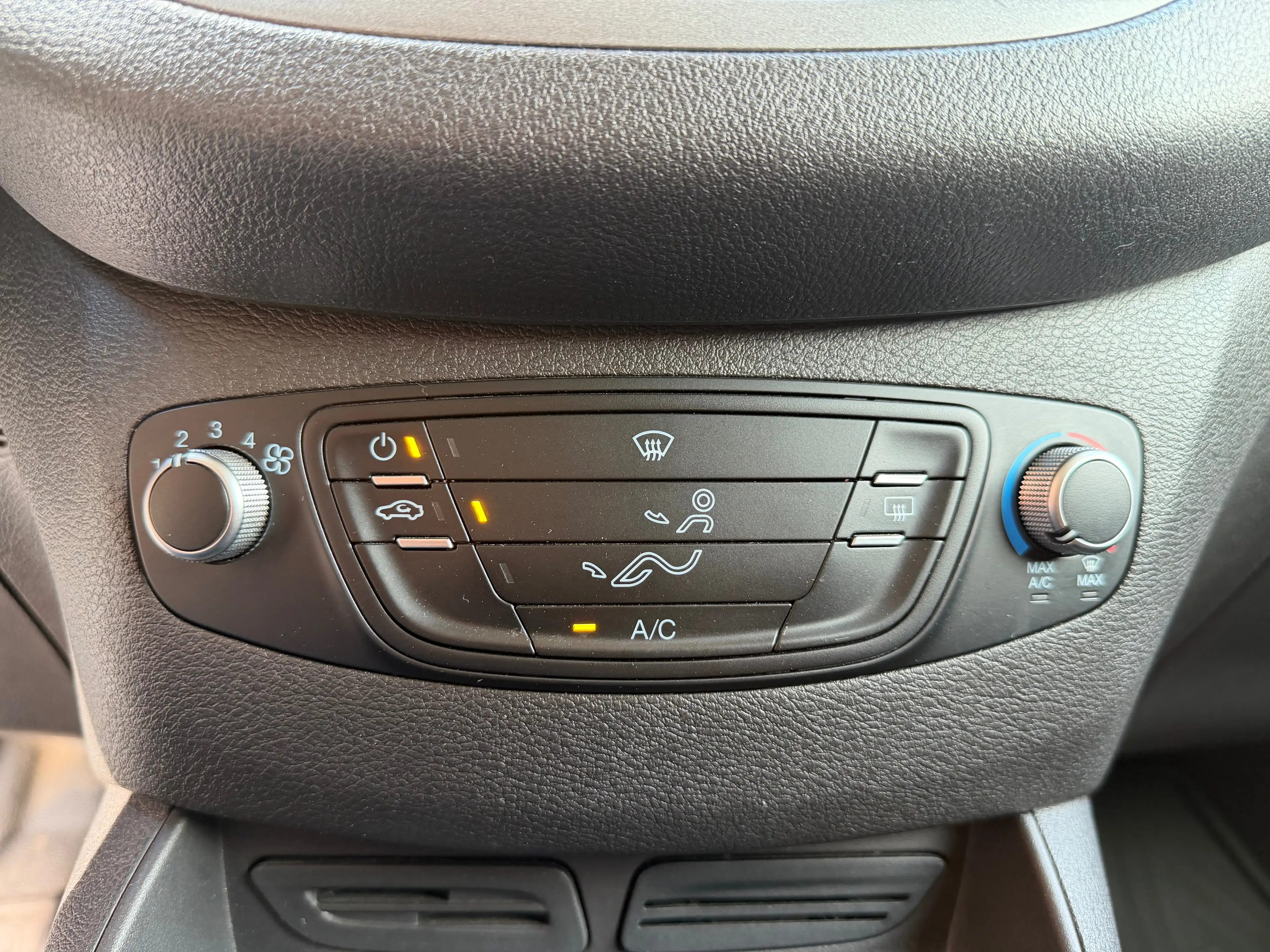 Ford Transit Courier Utilitaire 1.5 TDCi Faible Km Euro 6B Garantie 12 Mois — photo 11