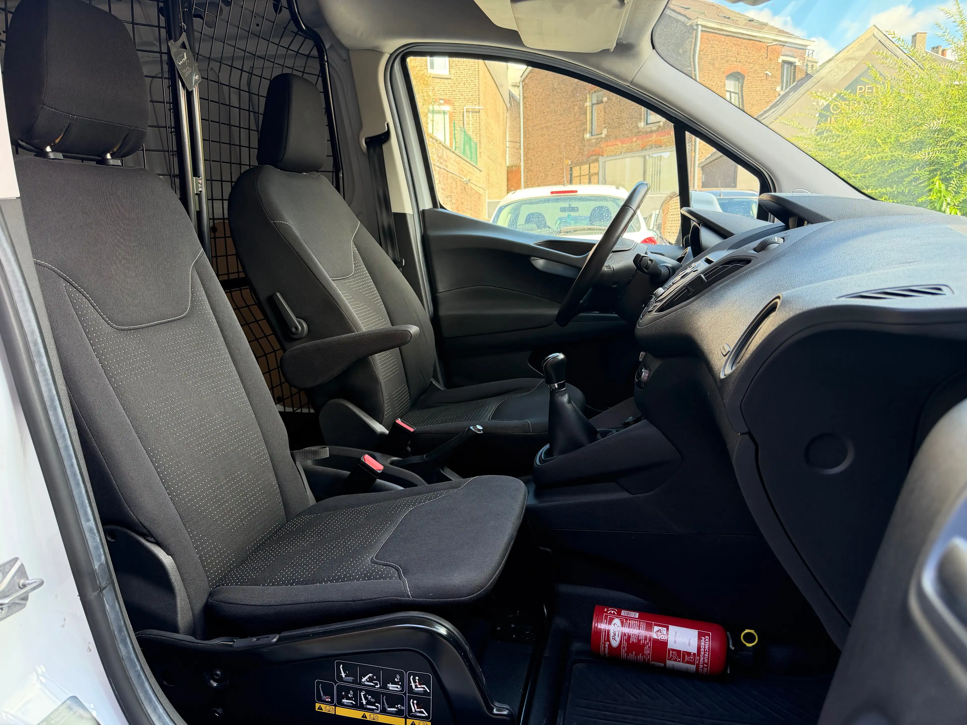 Ford Transit Courier Utilitaire 1.5 TDCi Faible Km Euro 6B Garantie 12 Mois — photo 14
