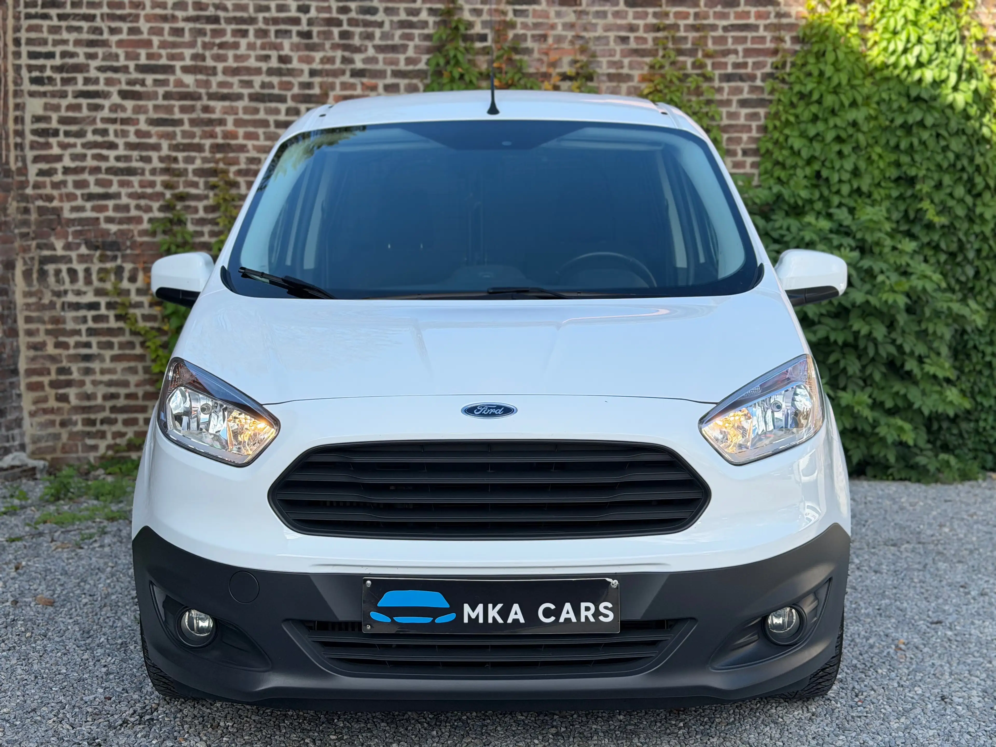 Ford Transit Courier Utilitaire 1.5 TDCi Faible Km Euro 6B Garantie 12 Mois — photo 3