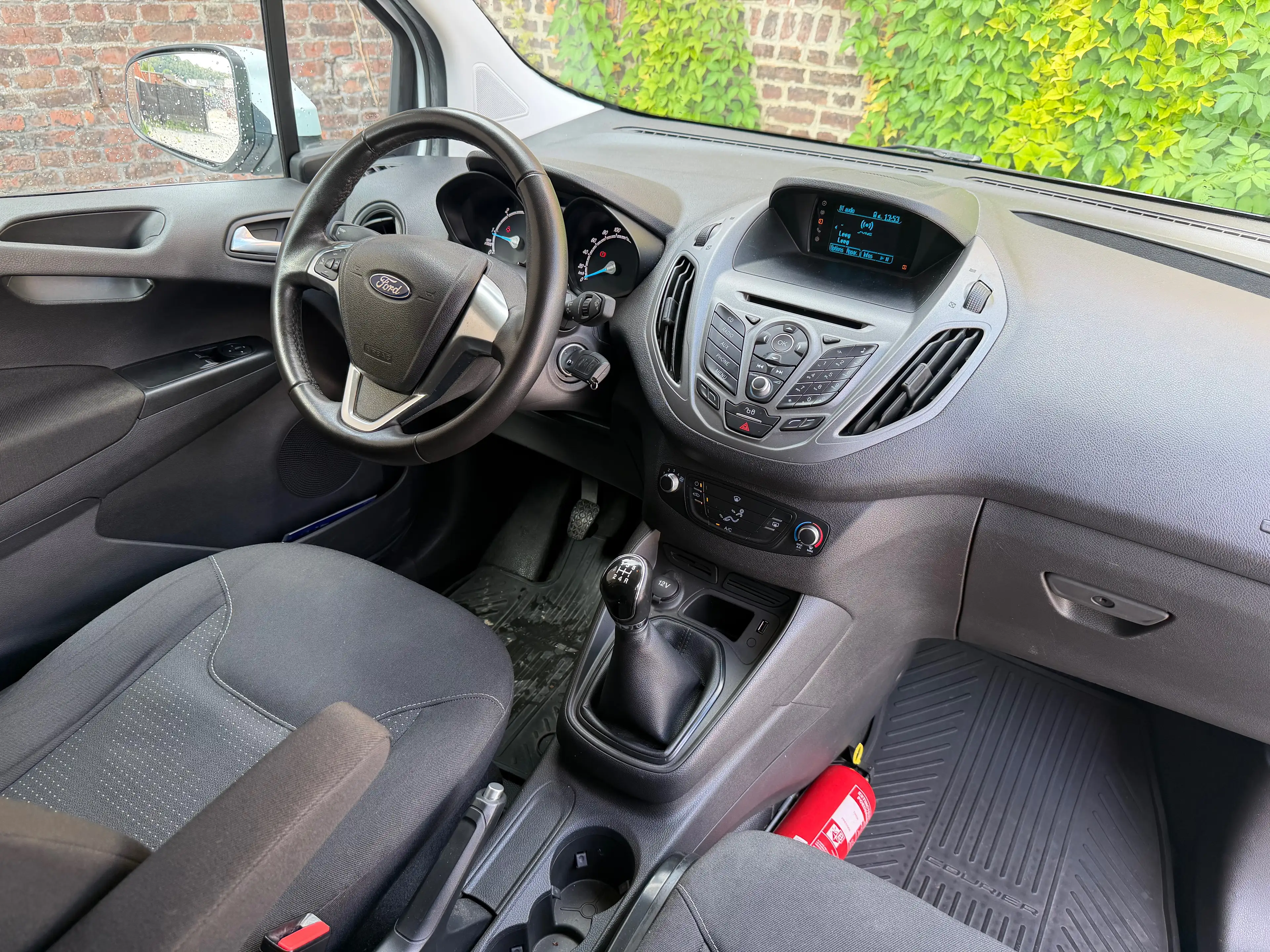 Ford Transit Courier Utilitaire 1.5 TDCi Faible Km Euro 6B Garantie 12 Mois — photo 6