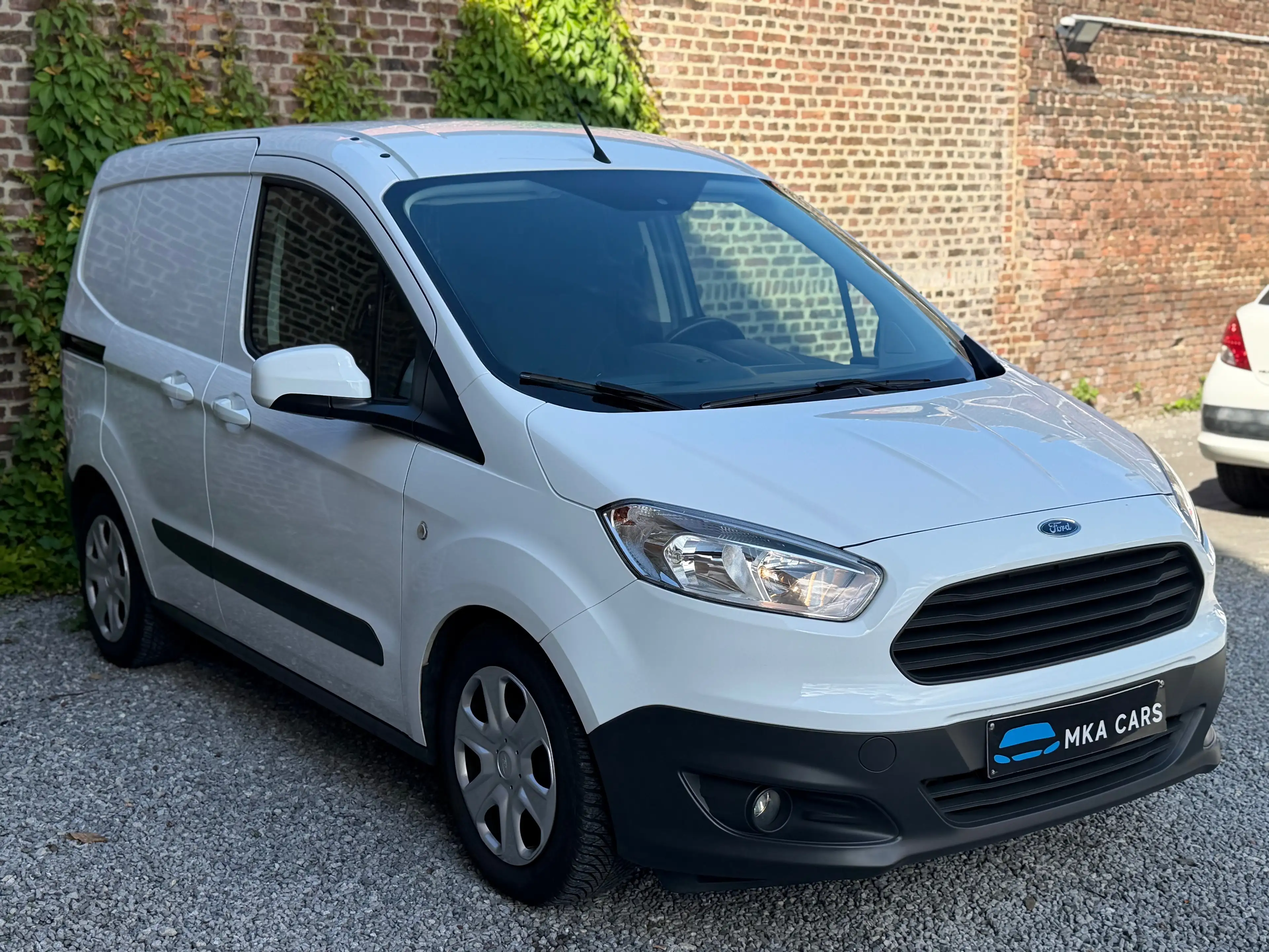 Ford Transit Courier Utilitaire 1.5 TDCi Faible Km Euro 6B Garantie 12 Mois