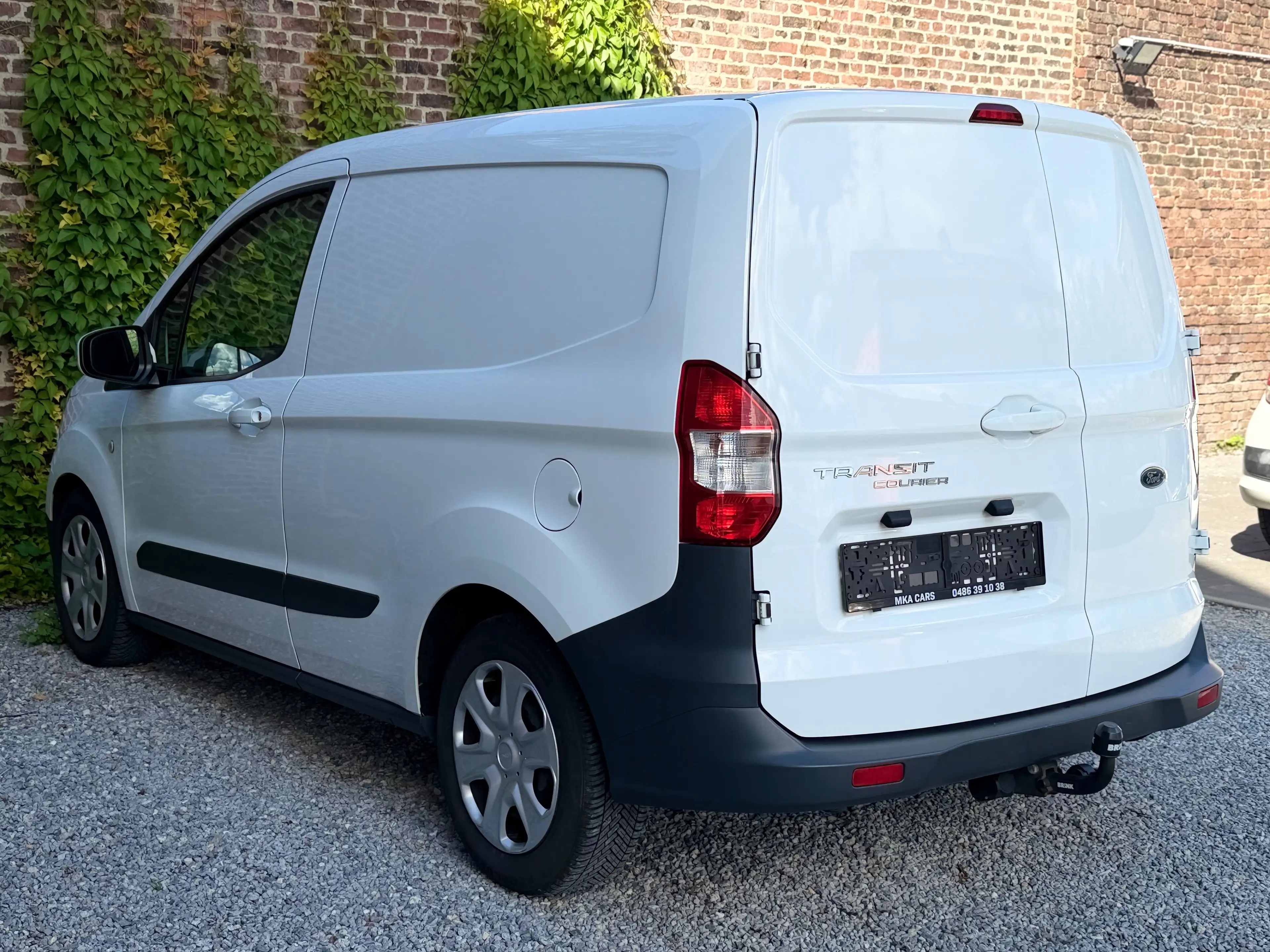 Ford Transit Courier Utilitaire 1.5 TDCi Faible Km Euro 6B Garantie 12 Mois — photo 4