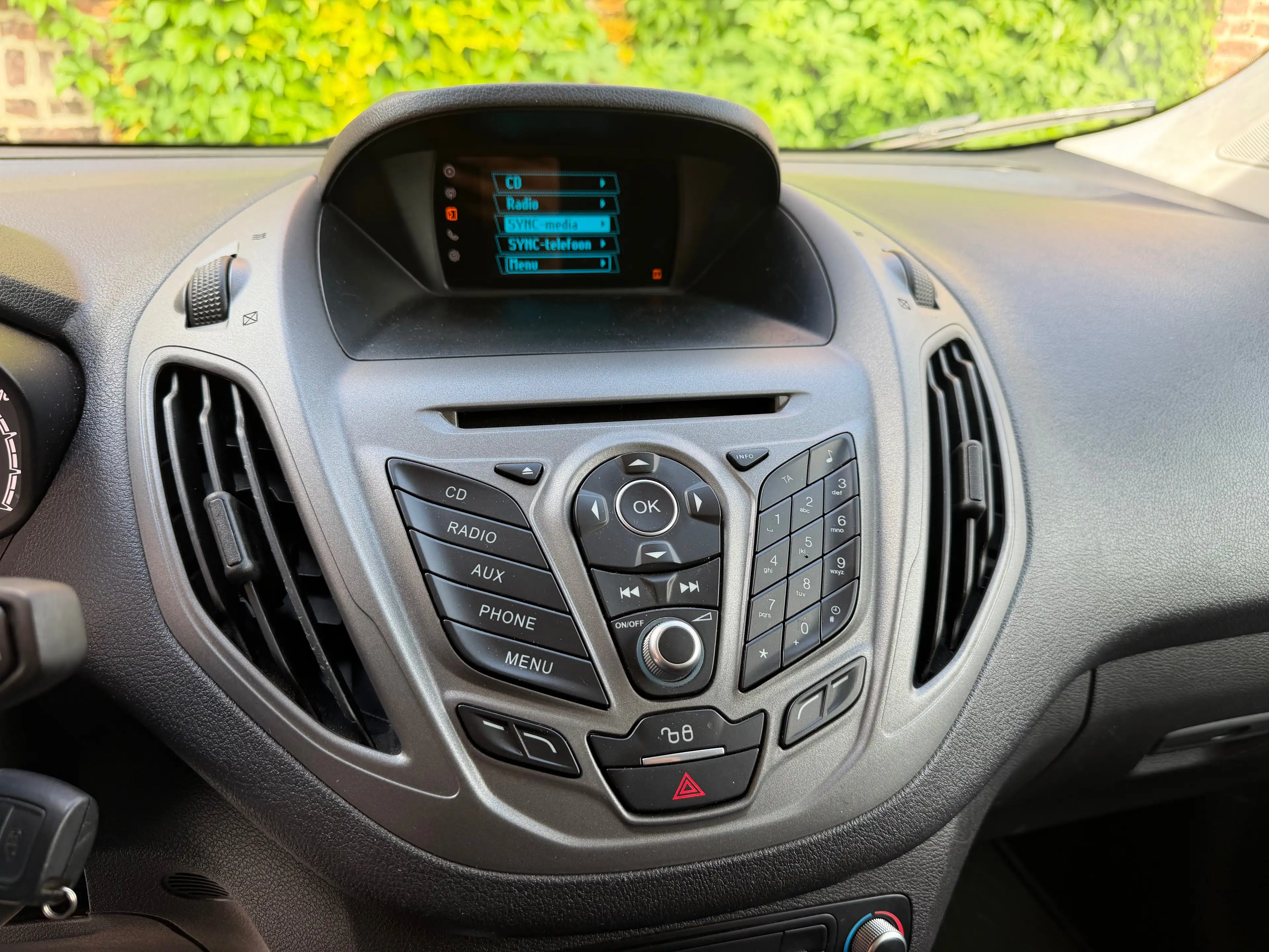 Ford Transit Courier Utilitaire 1.5 TDCi Faible Km Euro 6B Garantie 12 Mois — photo 9