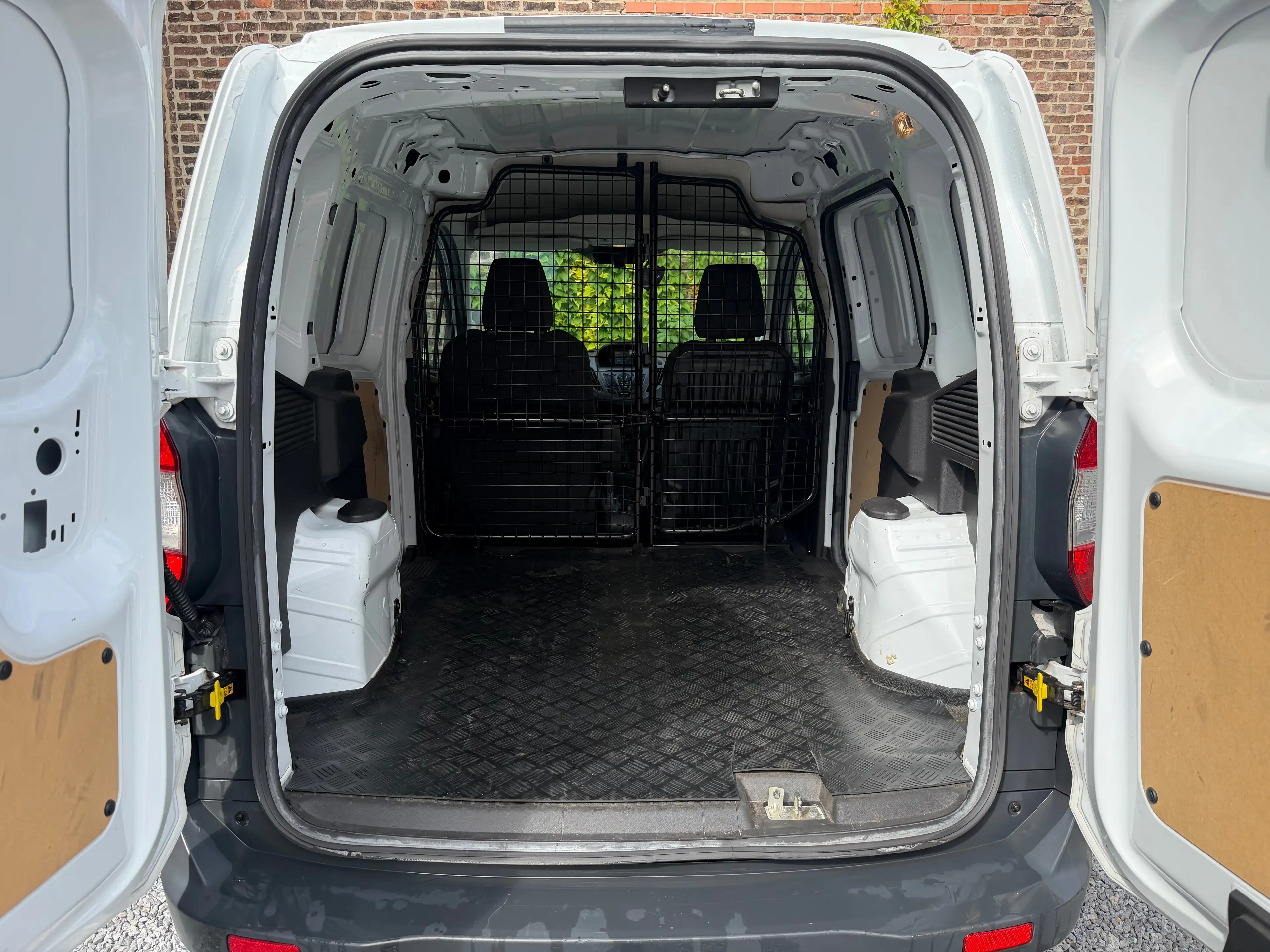 Ford Transit Courier Utilitaire 1.5 TDCi Faible Km Euro 6B Garantie 12 Mois — photo 15