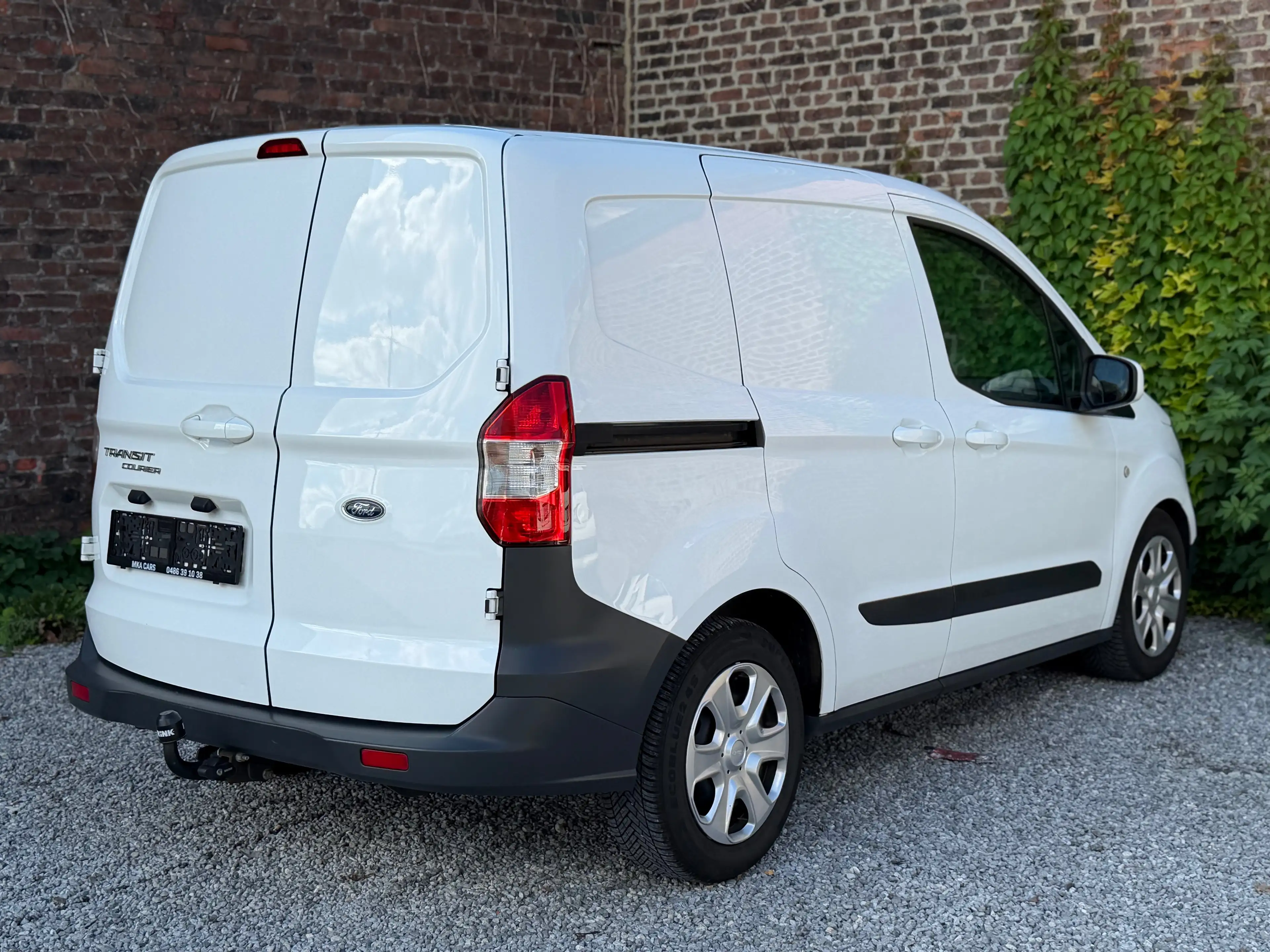 Ford Transit Courier Utilitaire 1.5 TDCi Faible Km Euro 6B Garantie 12 Mois — photo 5