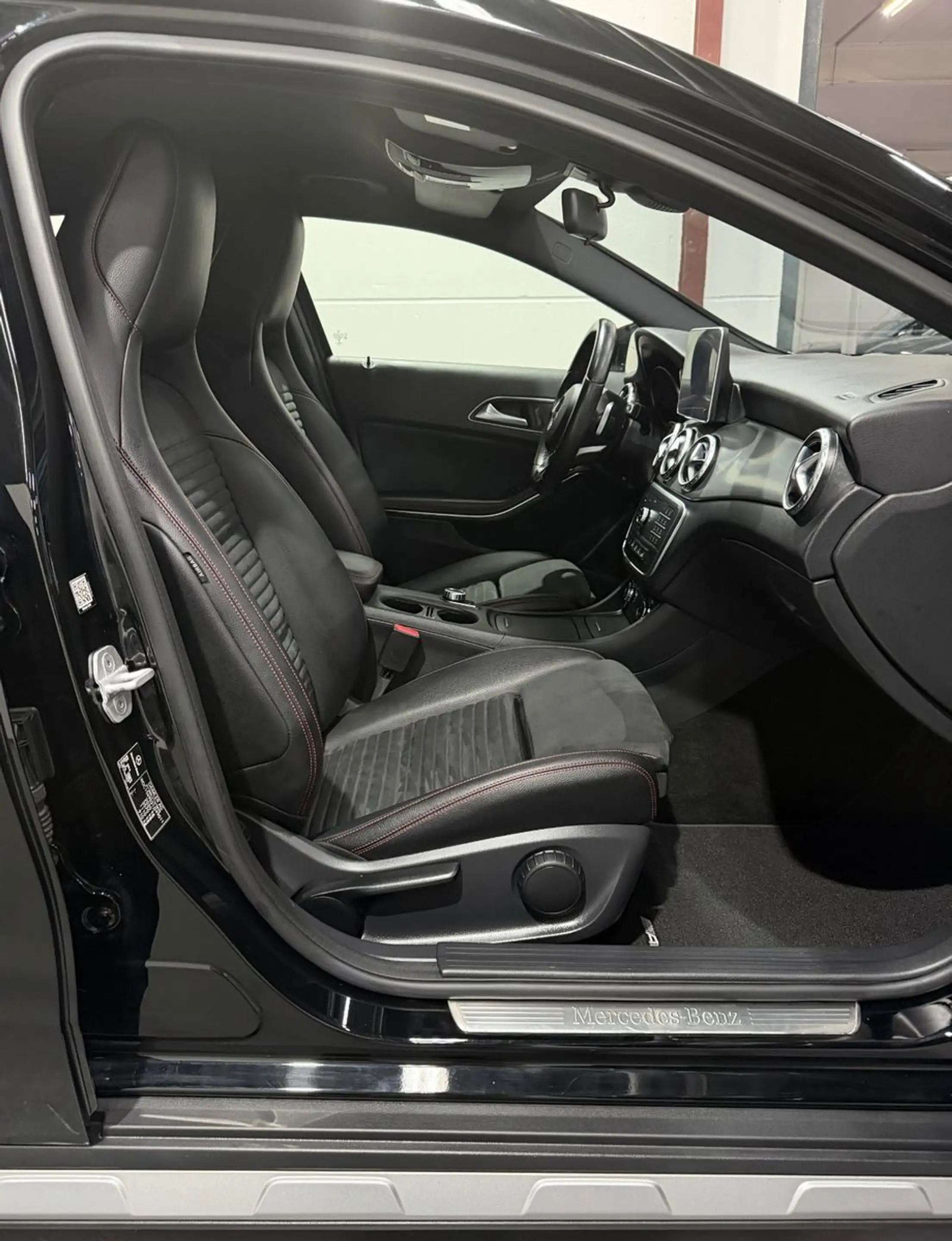 Mercedes-Benz GLA 220 d AMG Line *Temp.*AHK*Start/Stopp*ACC — photo 12