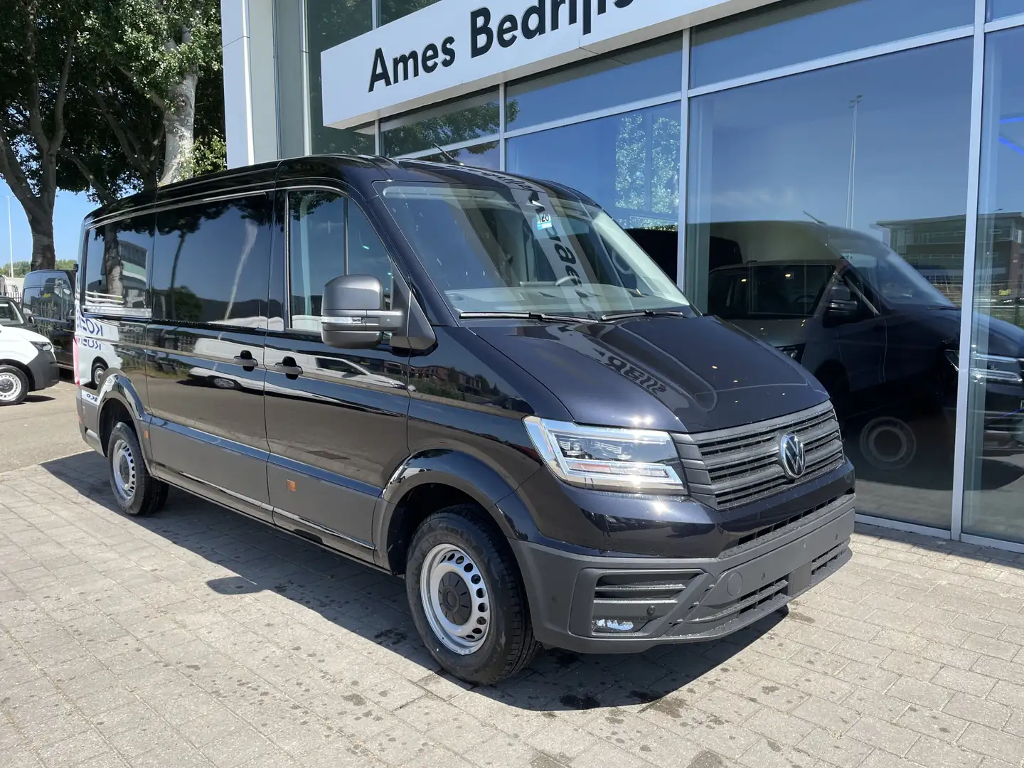 Volkswagen Crafter 30 2.0 TDI L3H2 Highline 140 Pk Automaat | Trekhaa Zwart - 2