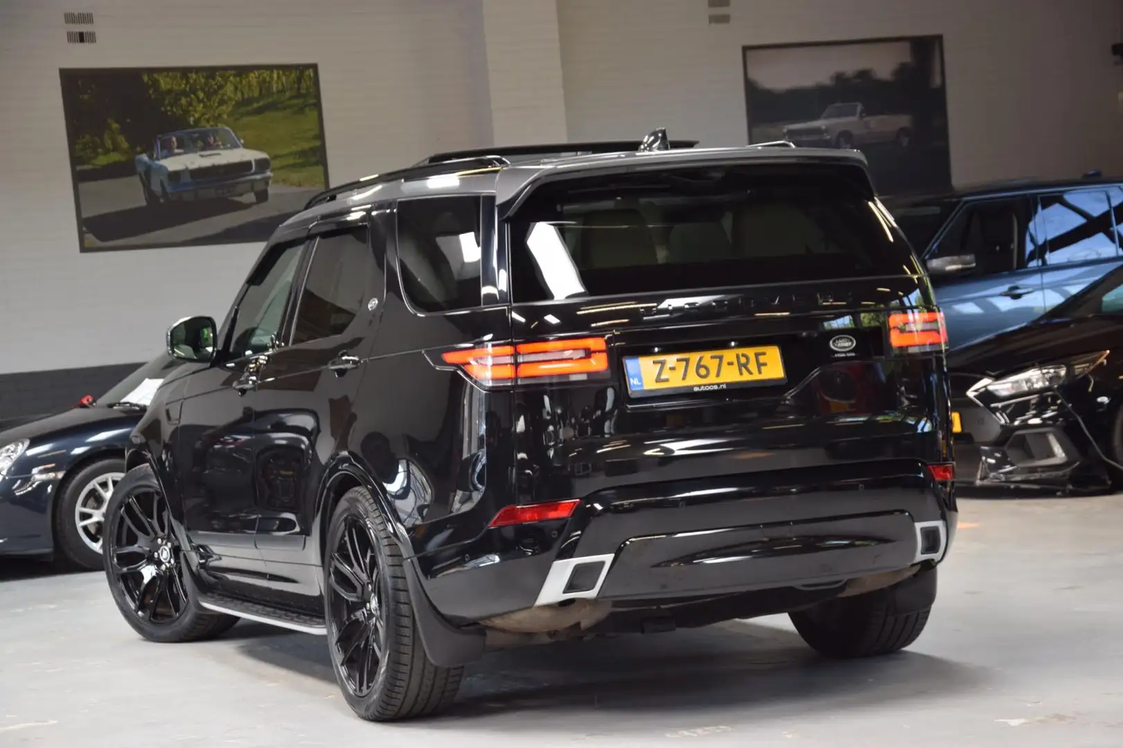 Land Rover Discovery 3.0 Si6 HSE Luxury 7p. Navi|Panoramadak|Massage|DV Noir - 2