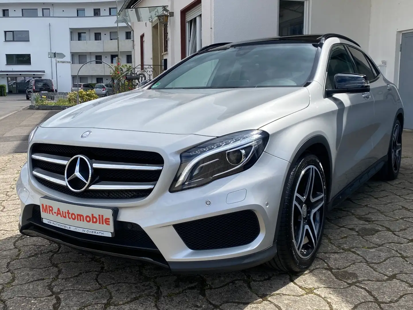 Mercedes-Benz GLA 250 *AMG-Line*Pano*Night*H&K"Kamera*19"Zoll* Argent - 2