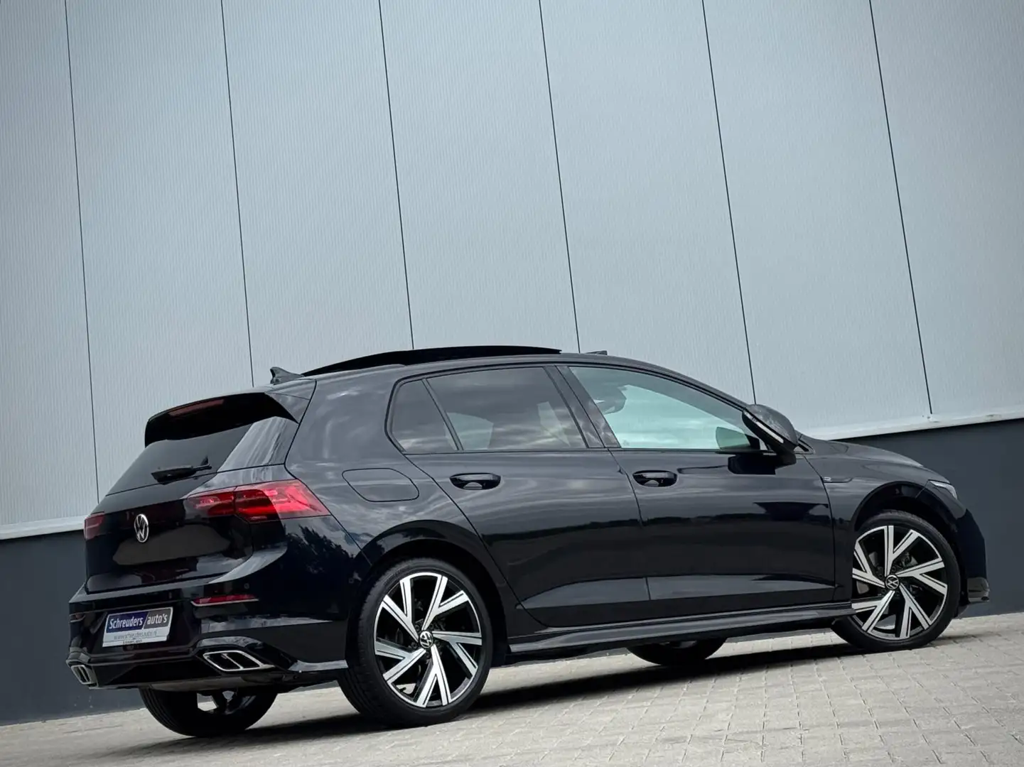 Volkswagen Golf 8 1.5 TSI 2x R-Line Pano IQ Light ACC 18" Sfeer Zwart - 2