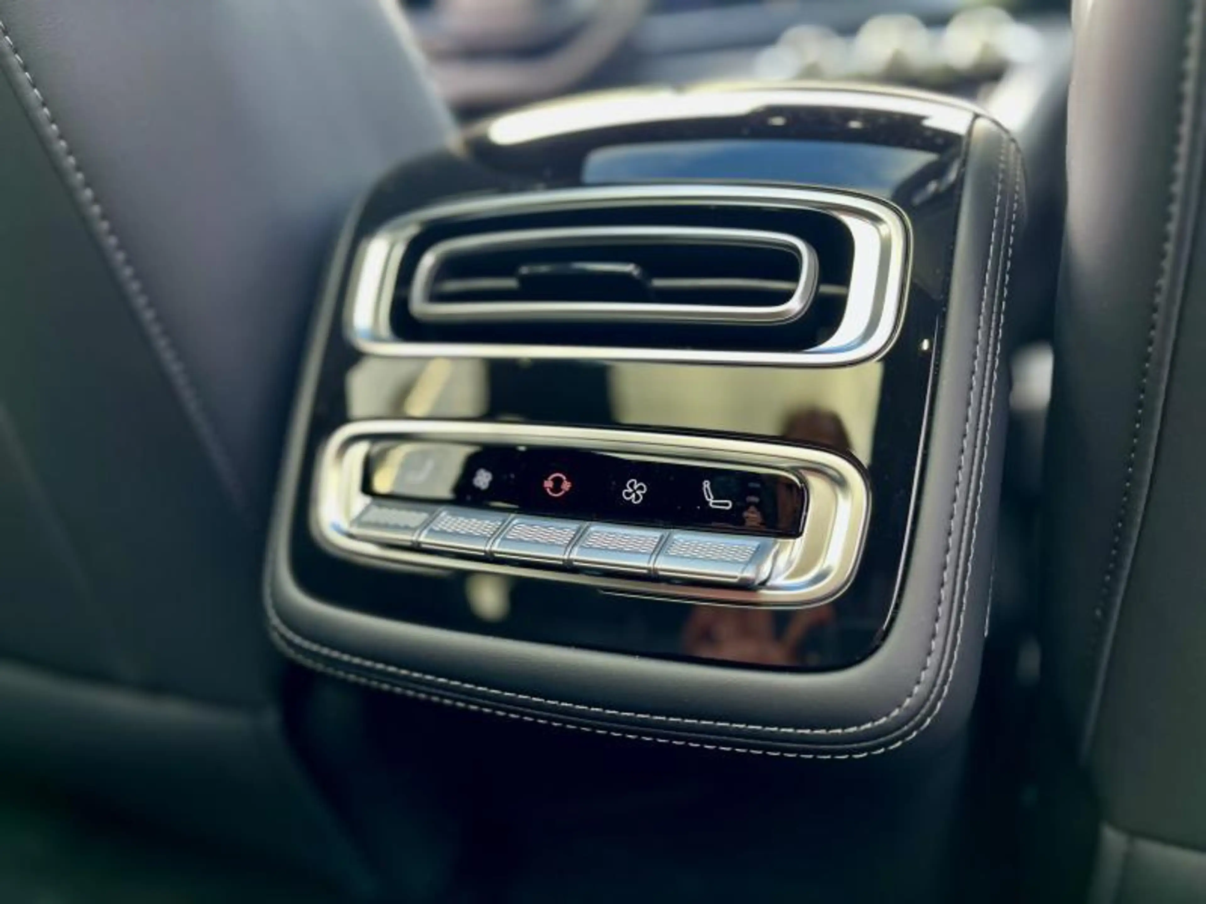 Omoda 9 PREMIUM PHEV 4x4 *Full Option* + lakcoating — photo 18