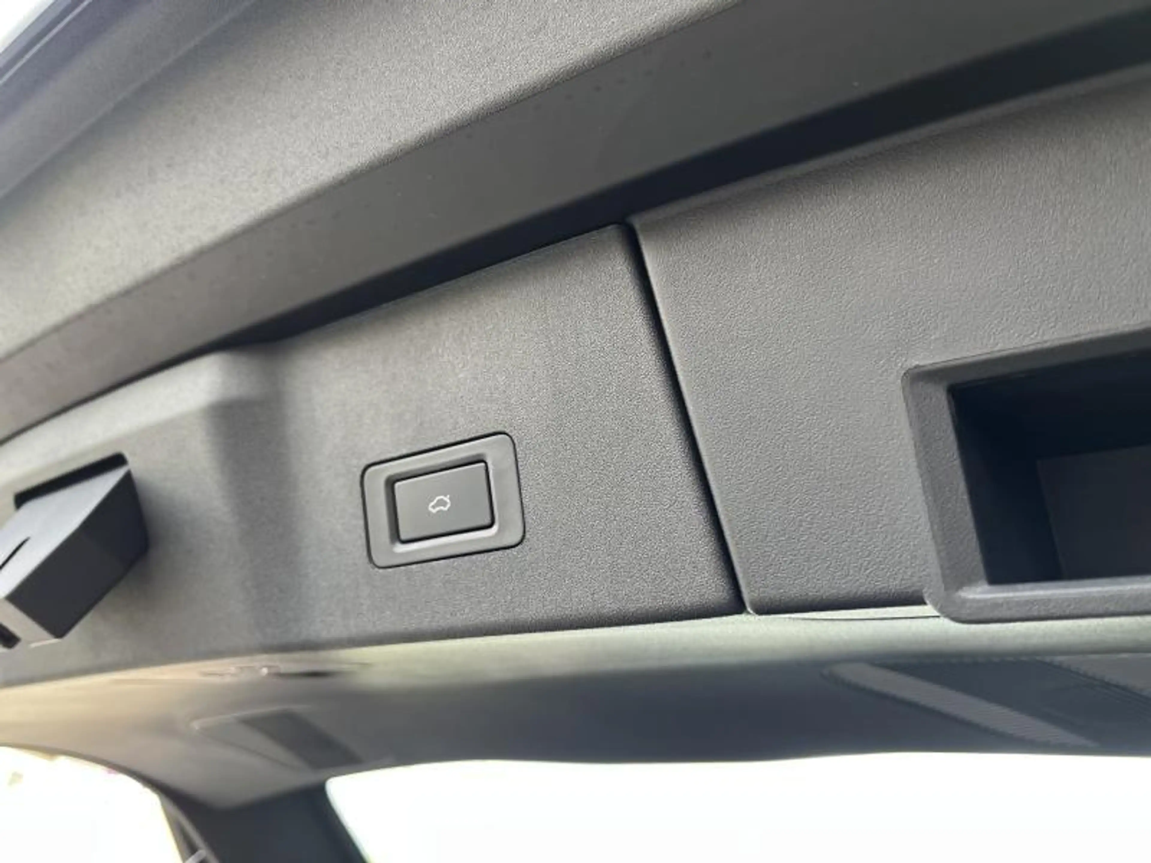 Omoda 9 PREMIUM PHEV 4x4 *Full Option* + lakcoating — photo 32