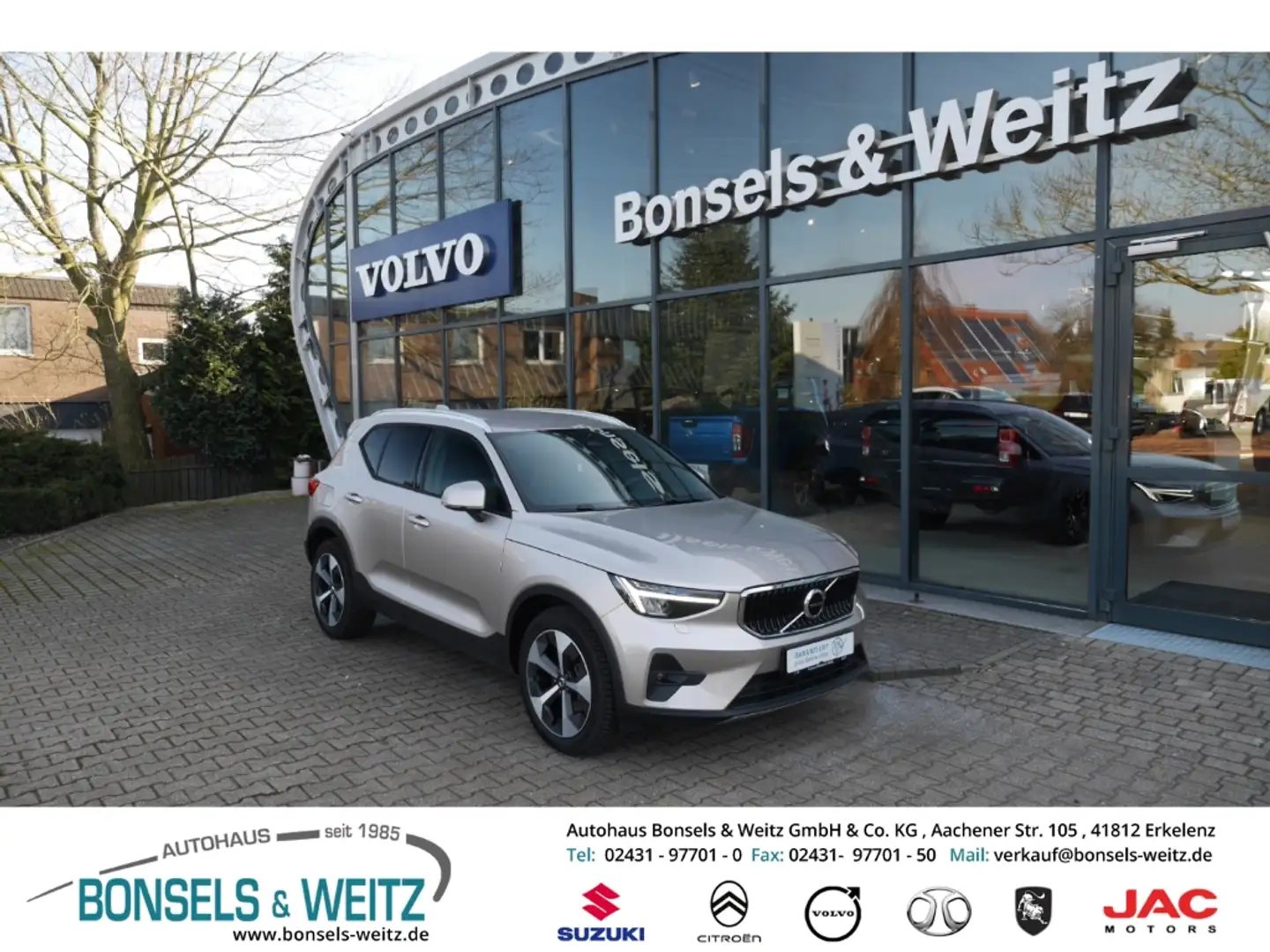 Volvo XC40 Core EU6d B3 2WD CORE AUTOMATIK Navi Grau - 1