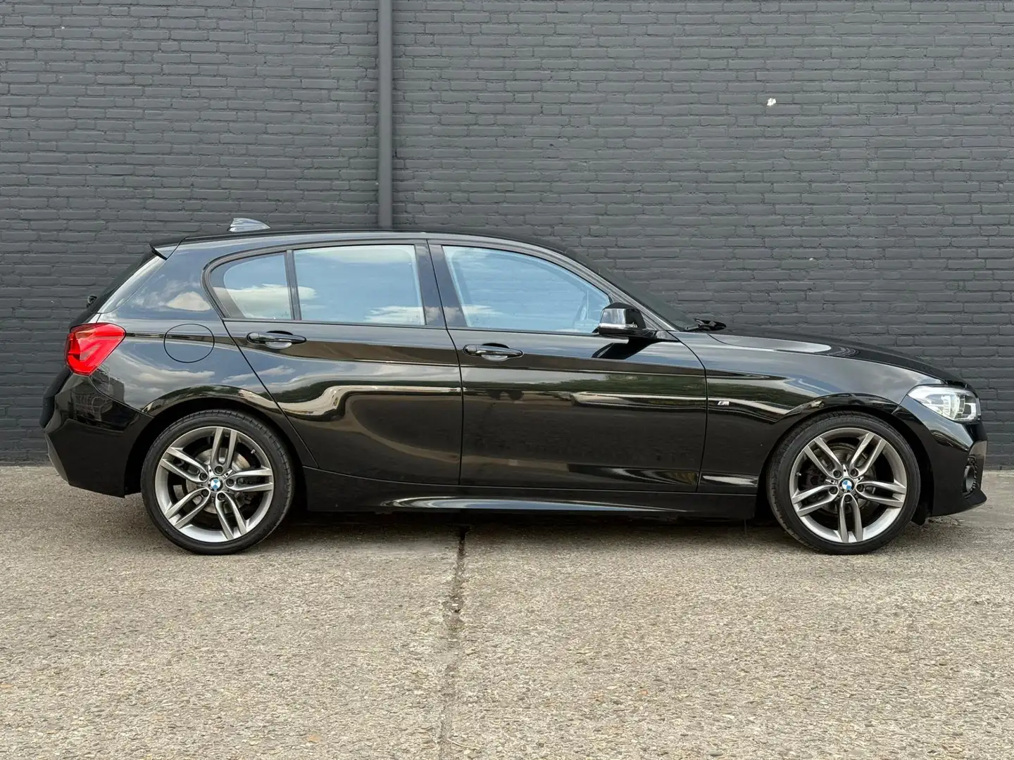 BMW 118 1-serie 118i M SPORT Executive NAVI | PDC | CRUISE Noir - 2
