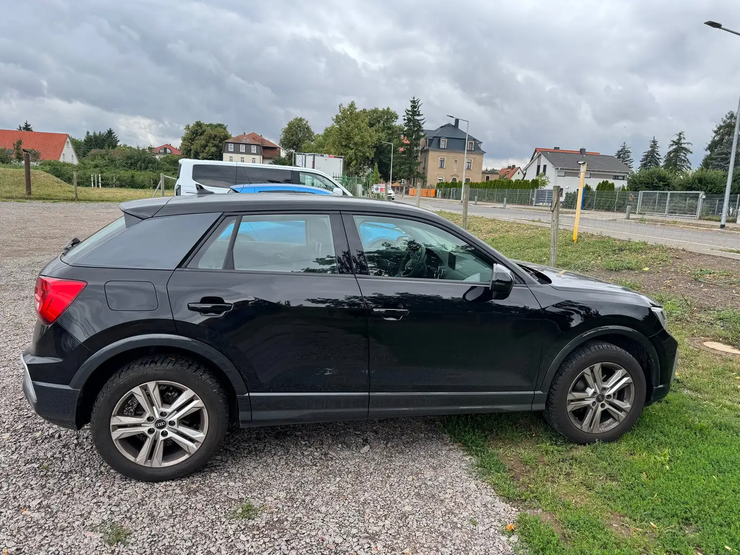 Audi Q2 30 TFSI advanced Schwarz - 1