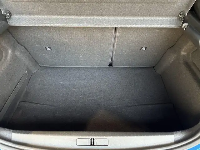 Peugeot 208 view 9