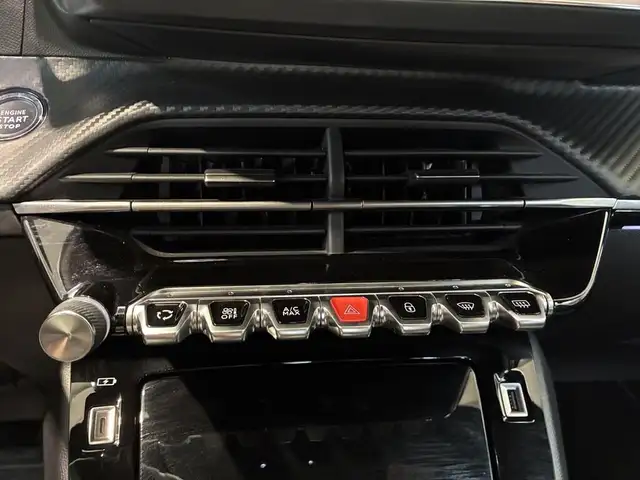 Peugeot 208 view 12