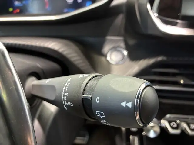 Peugeot 208 view 14