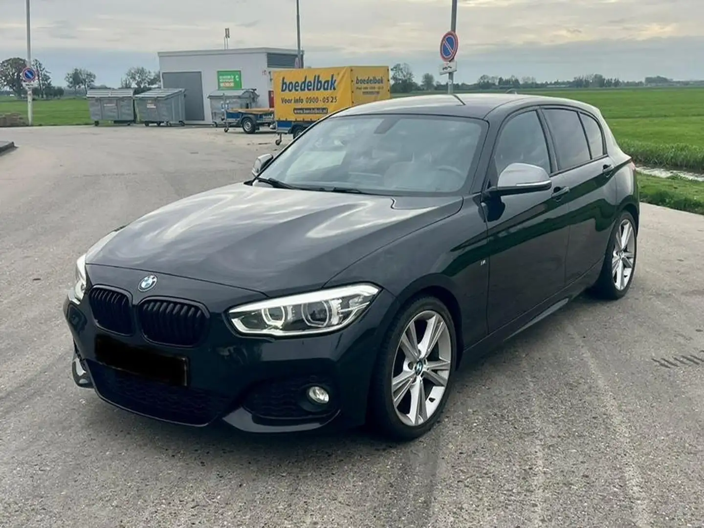BMW 116 d Edition M Pack Sport Schwarz - 1